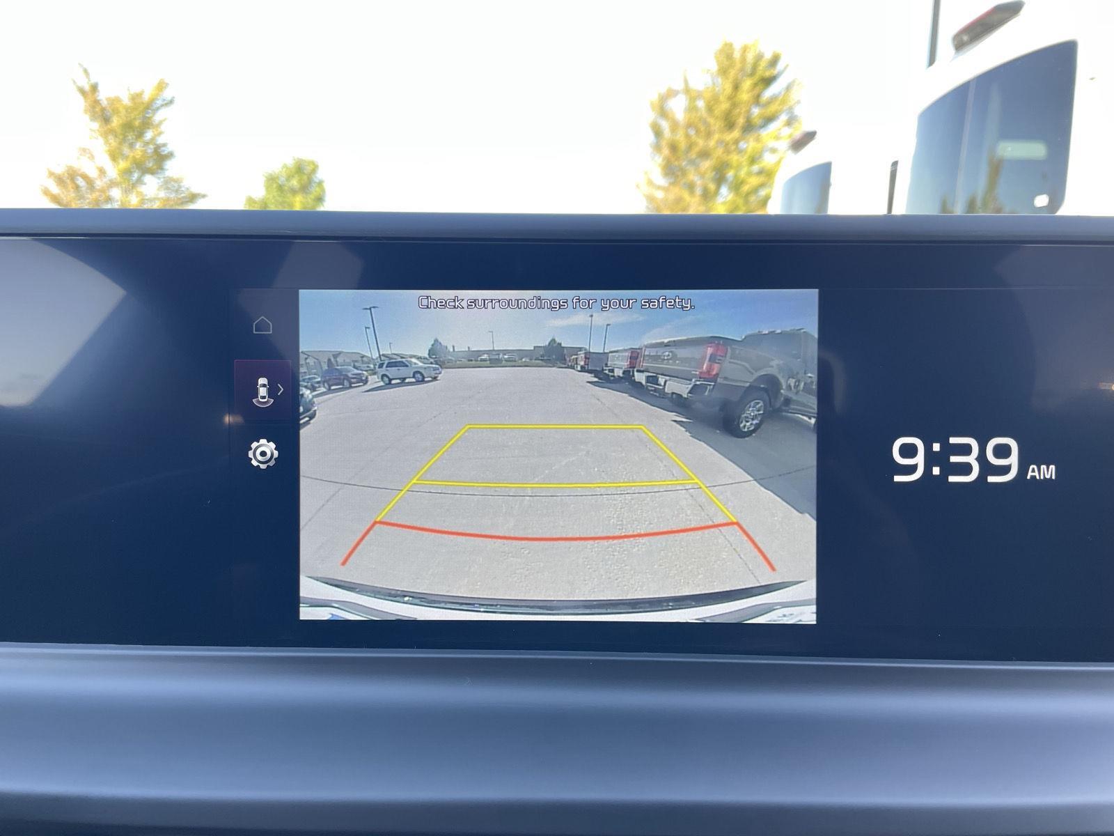 Vehicle photo 23