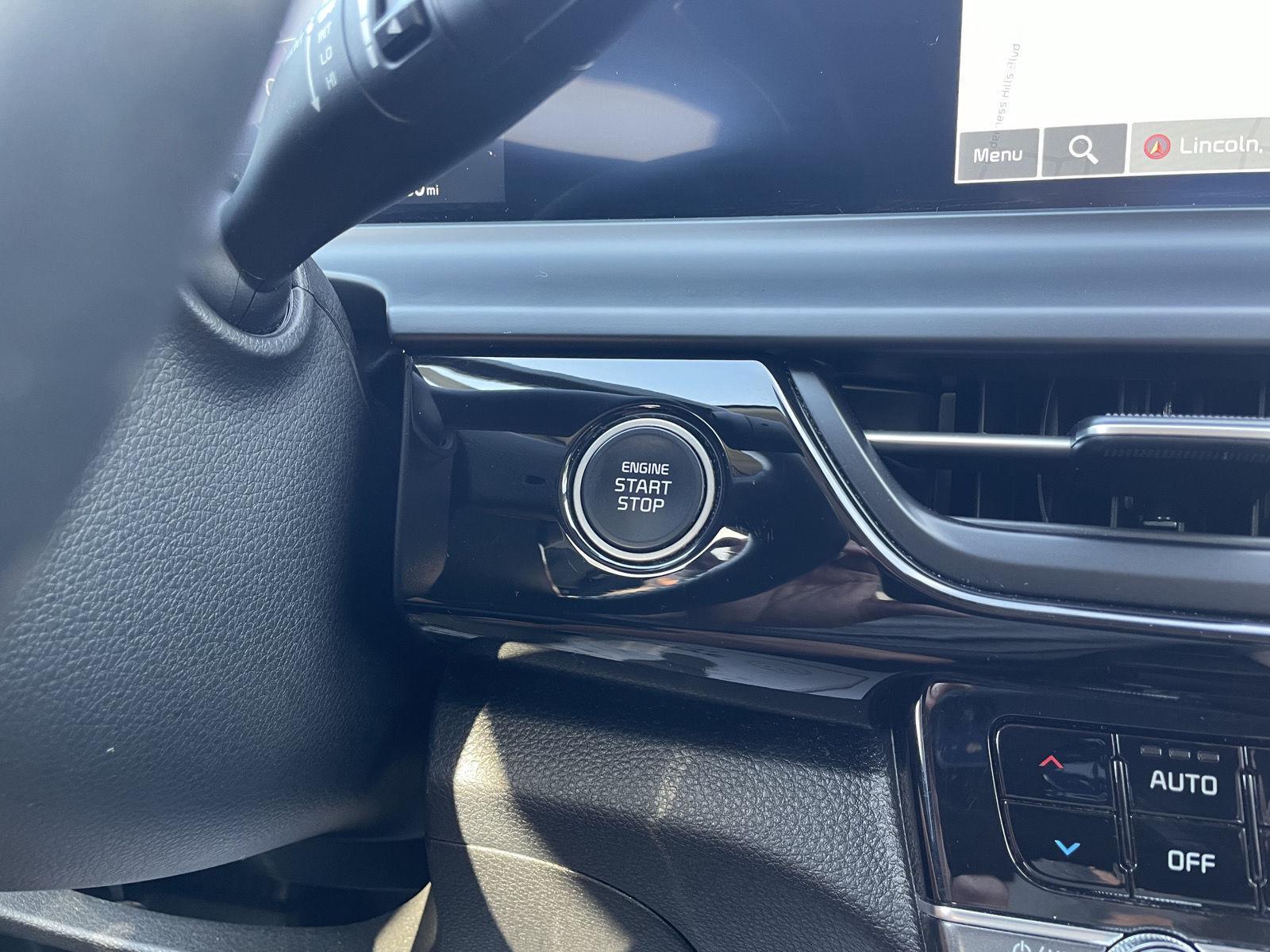 Vehicle photo 25
