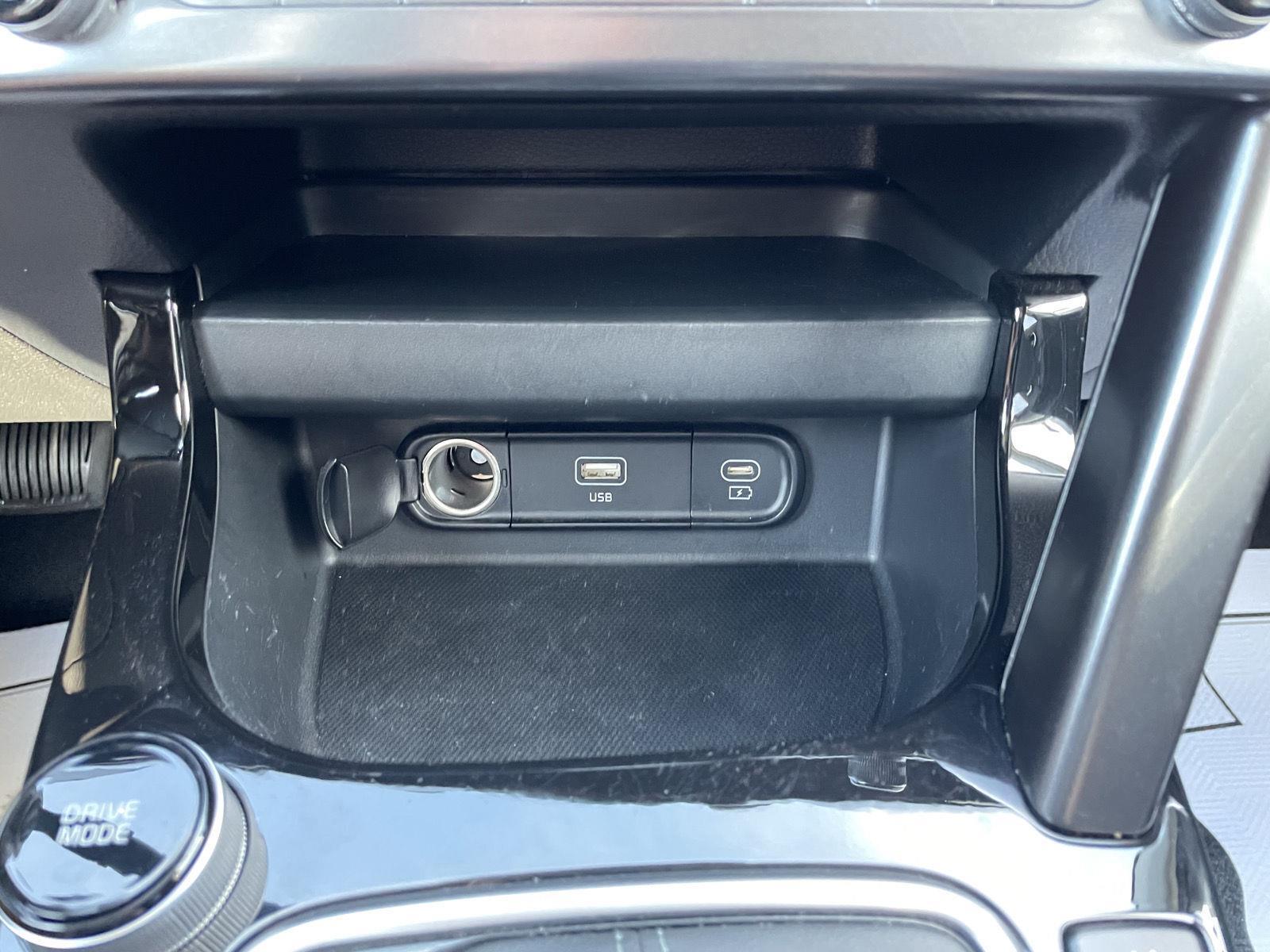 Vehicle photo 28