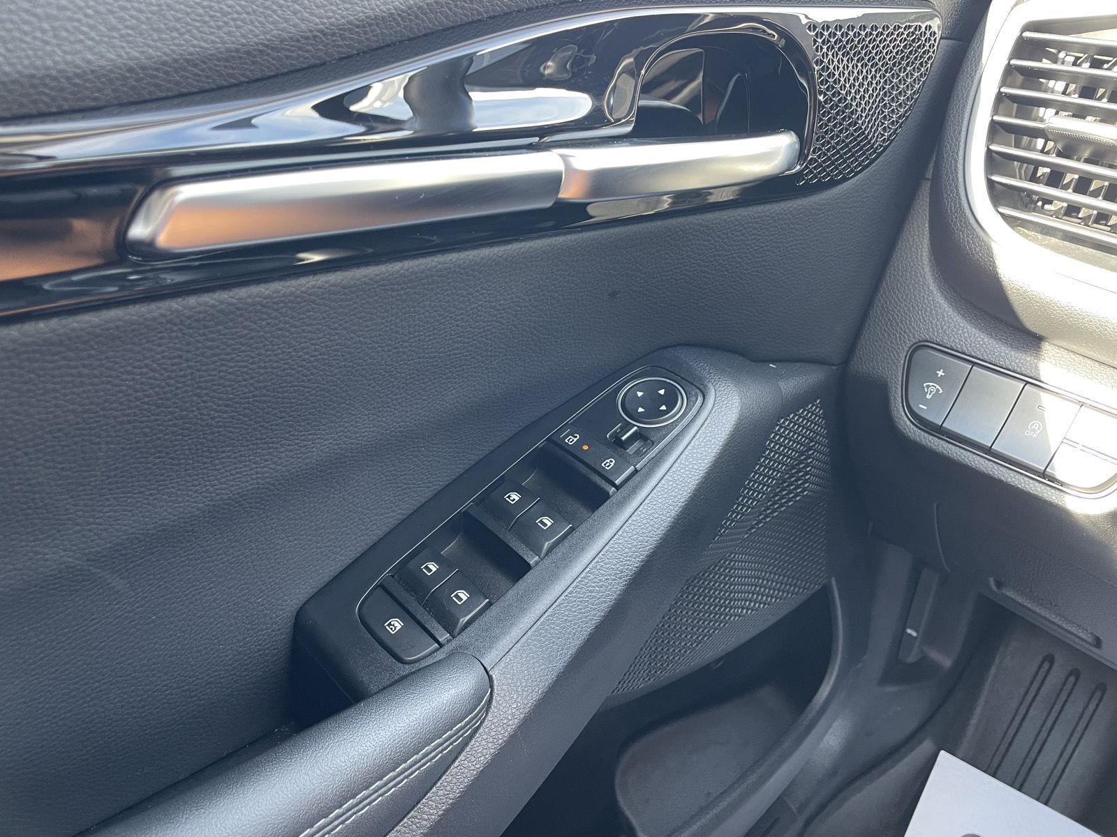 Vehicle photo 29