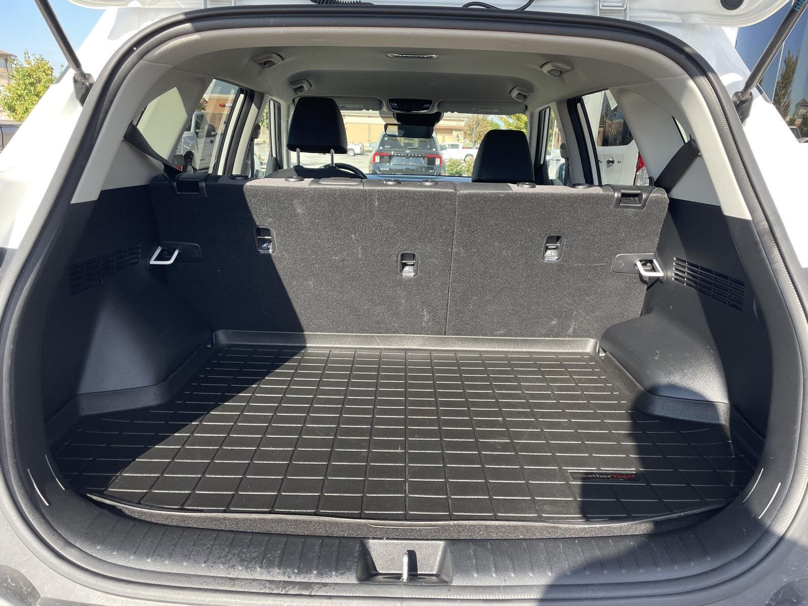 Vehicle photo 35