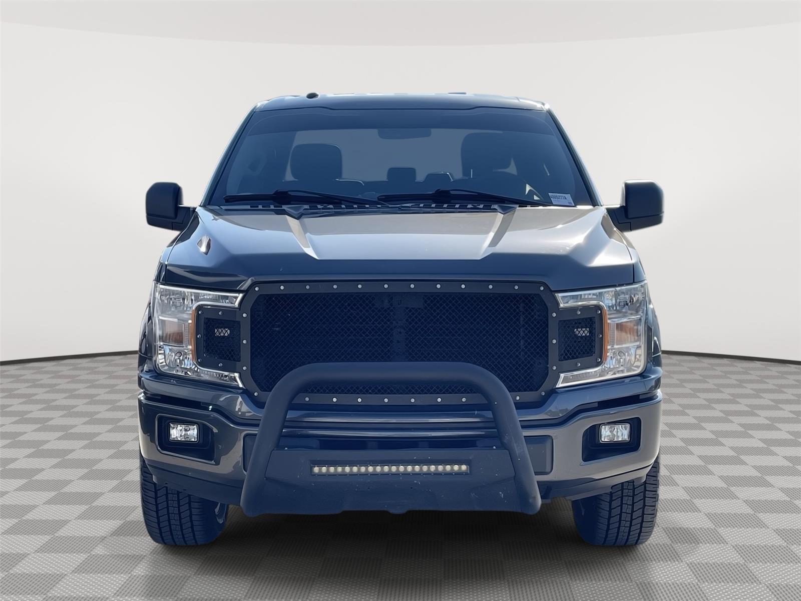 Vehicle photo 4