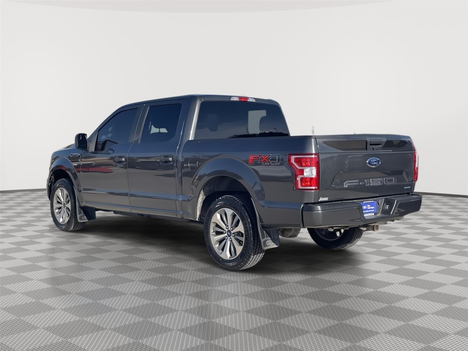 Vehicle photo 9