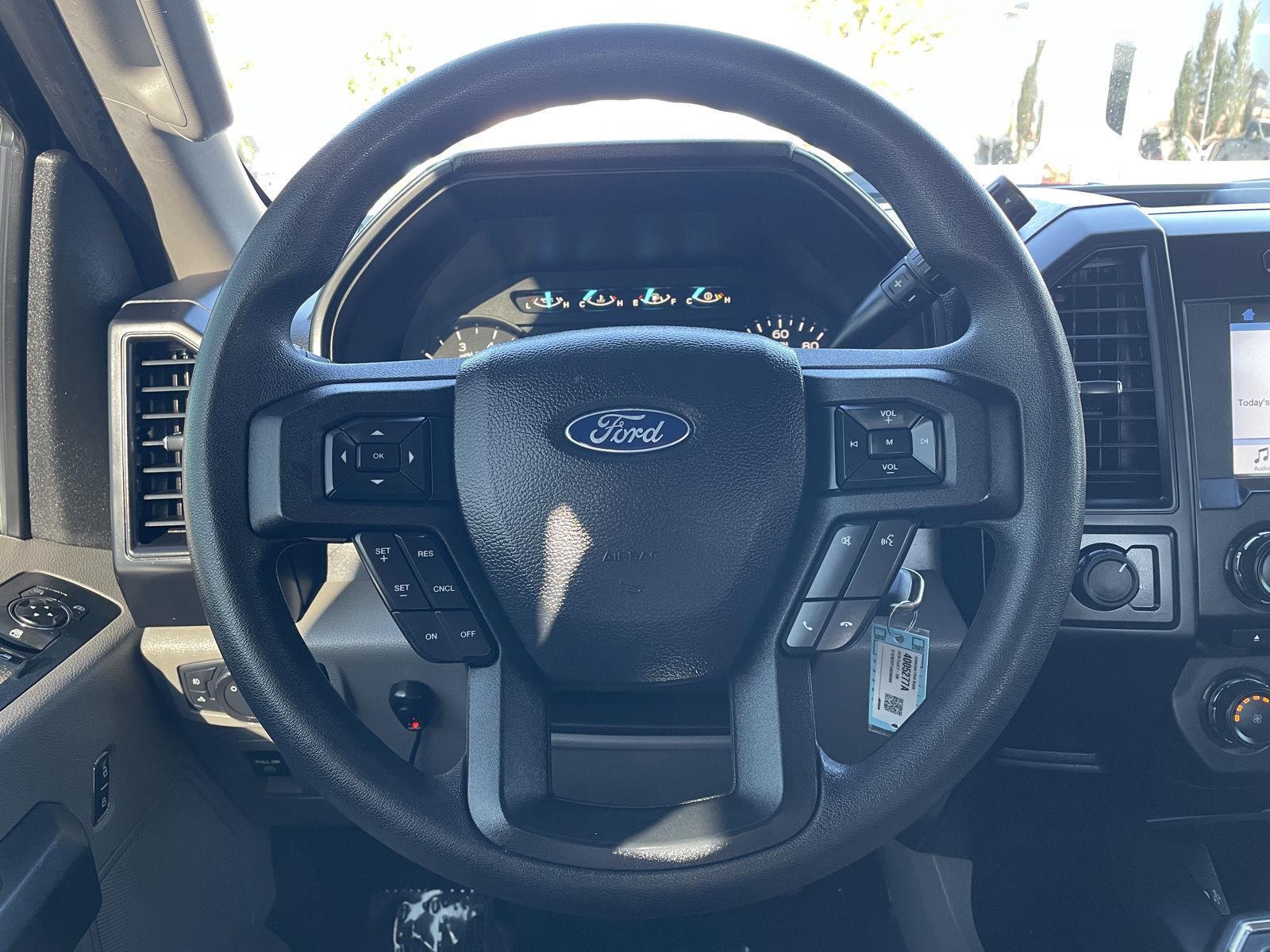 Vehicle photo 12