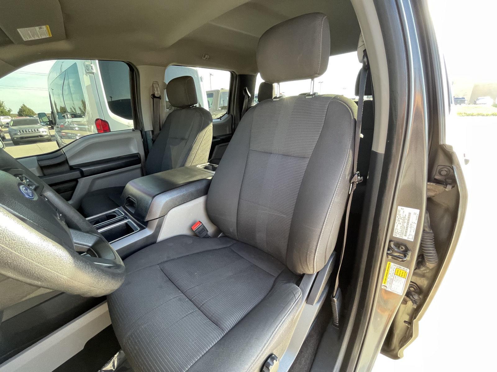 Vehicle photo 18