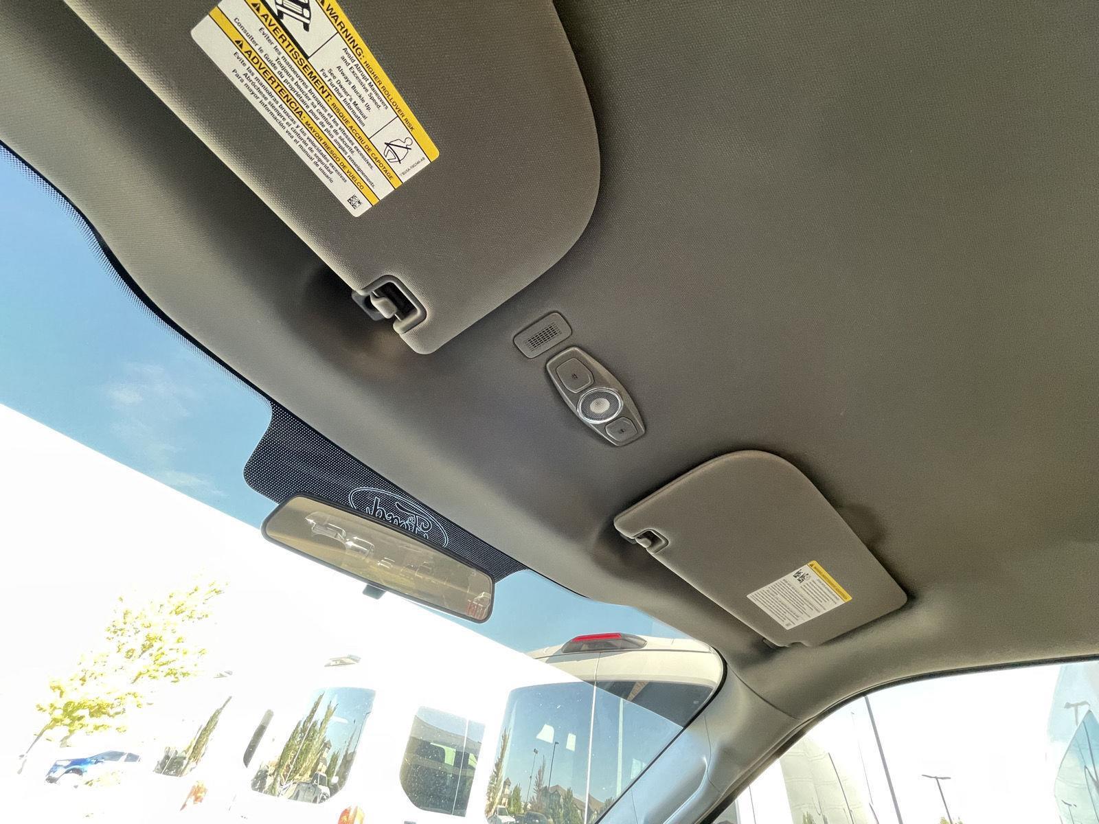 Vehicle photo 21