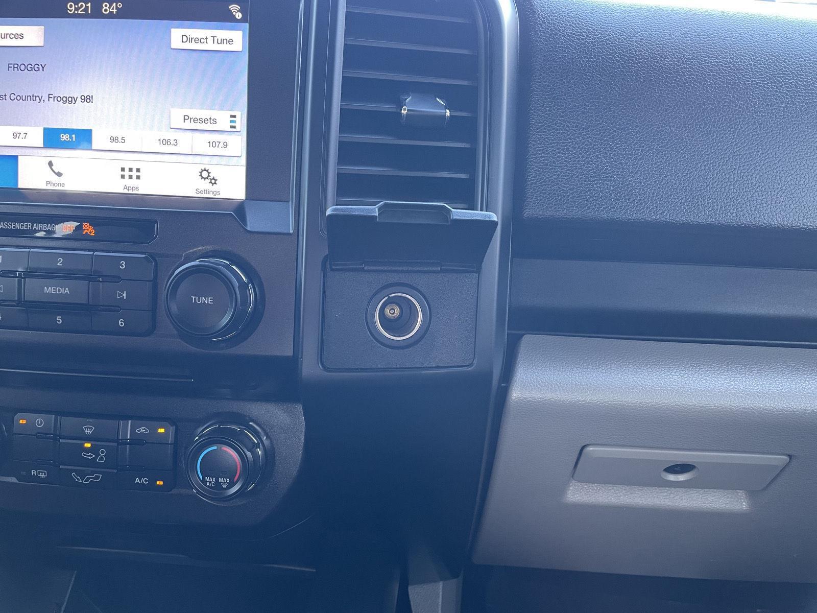 Vehicle photo 28