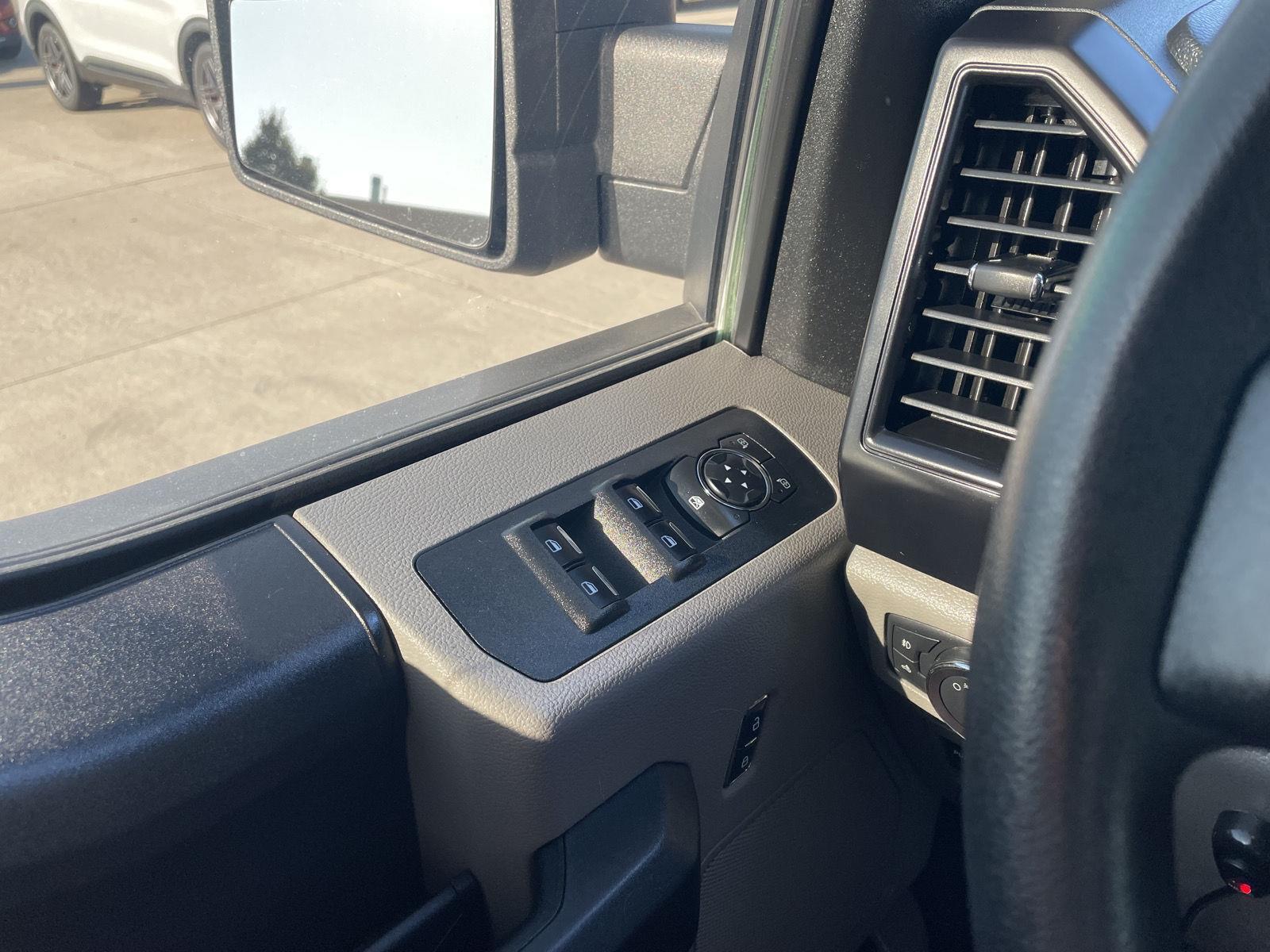 Vehicle photo 29