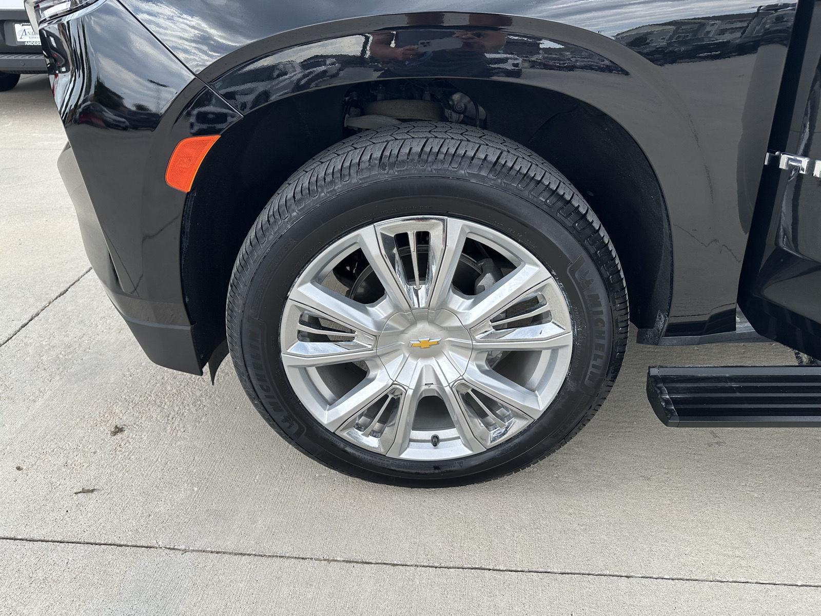 Vehicle photo 10