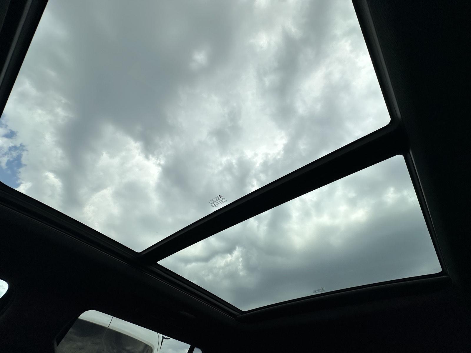Vehicle photo 26