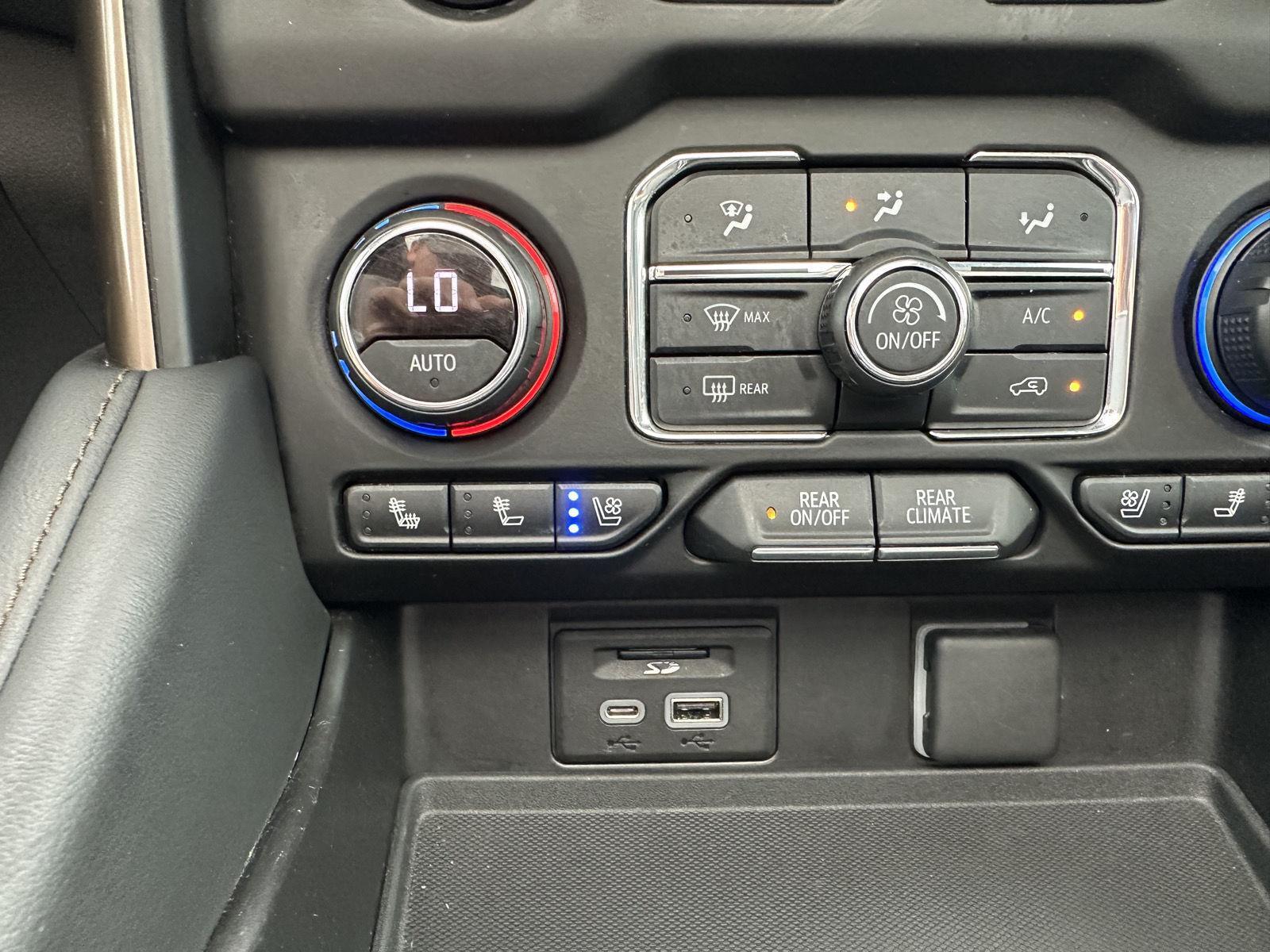 Vehicle photo 34