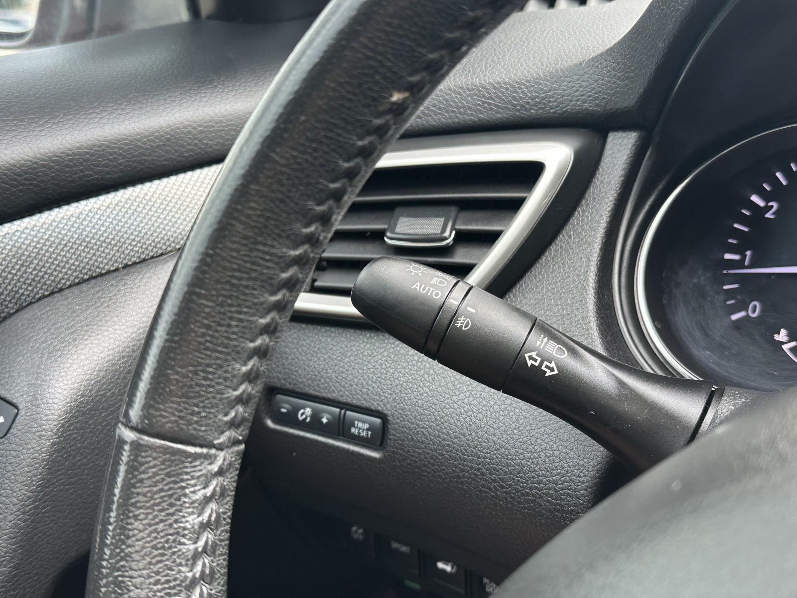 Vehicle photo 14