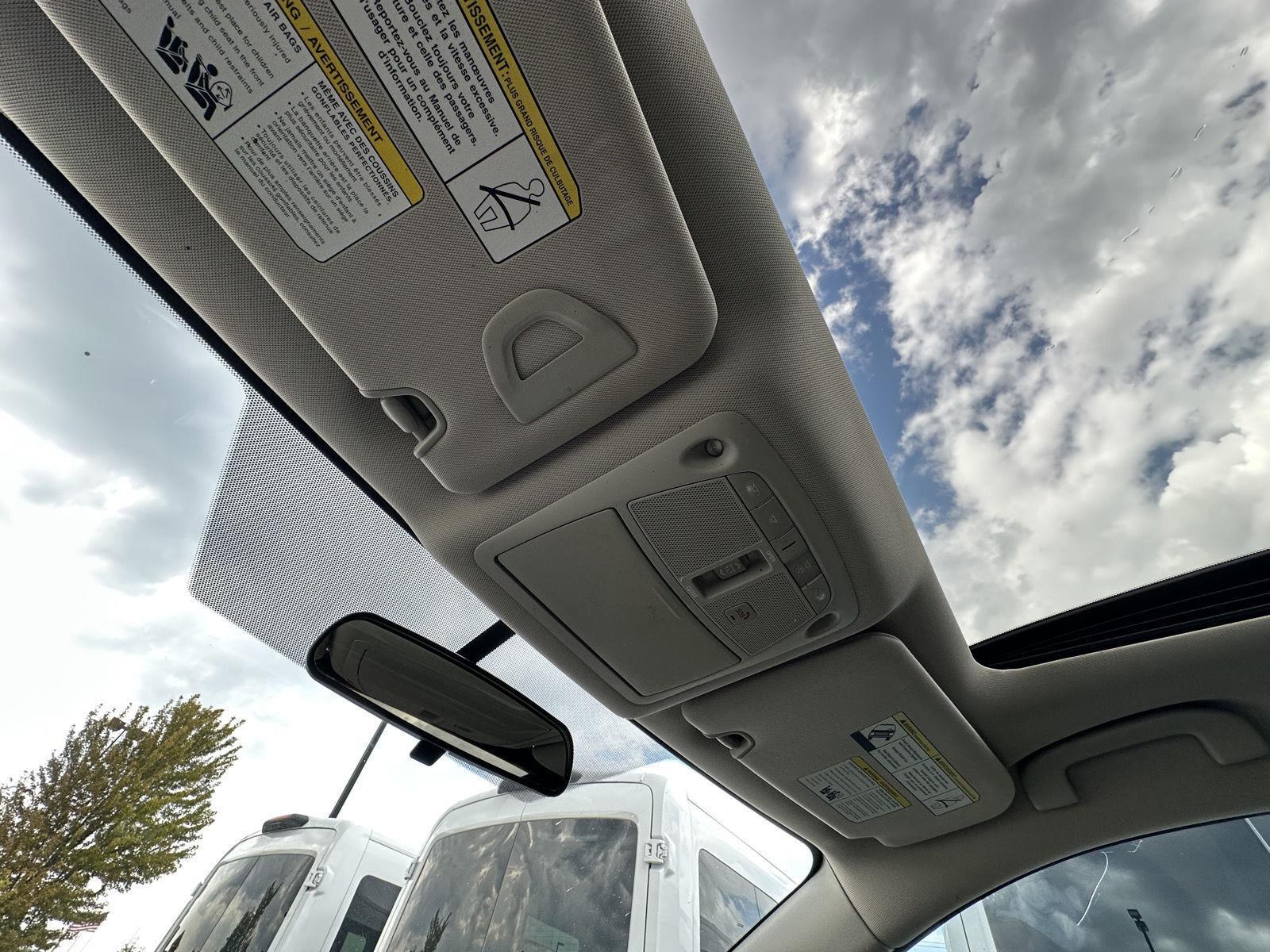 Vehicle photo 19