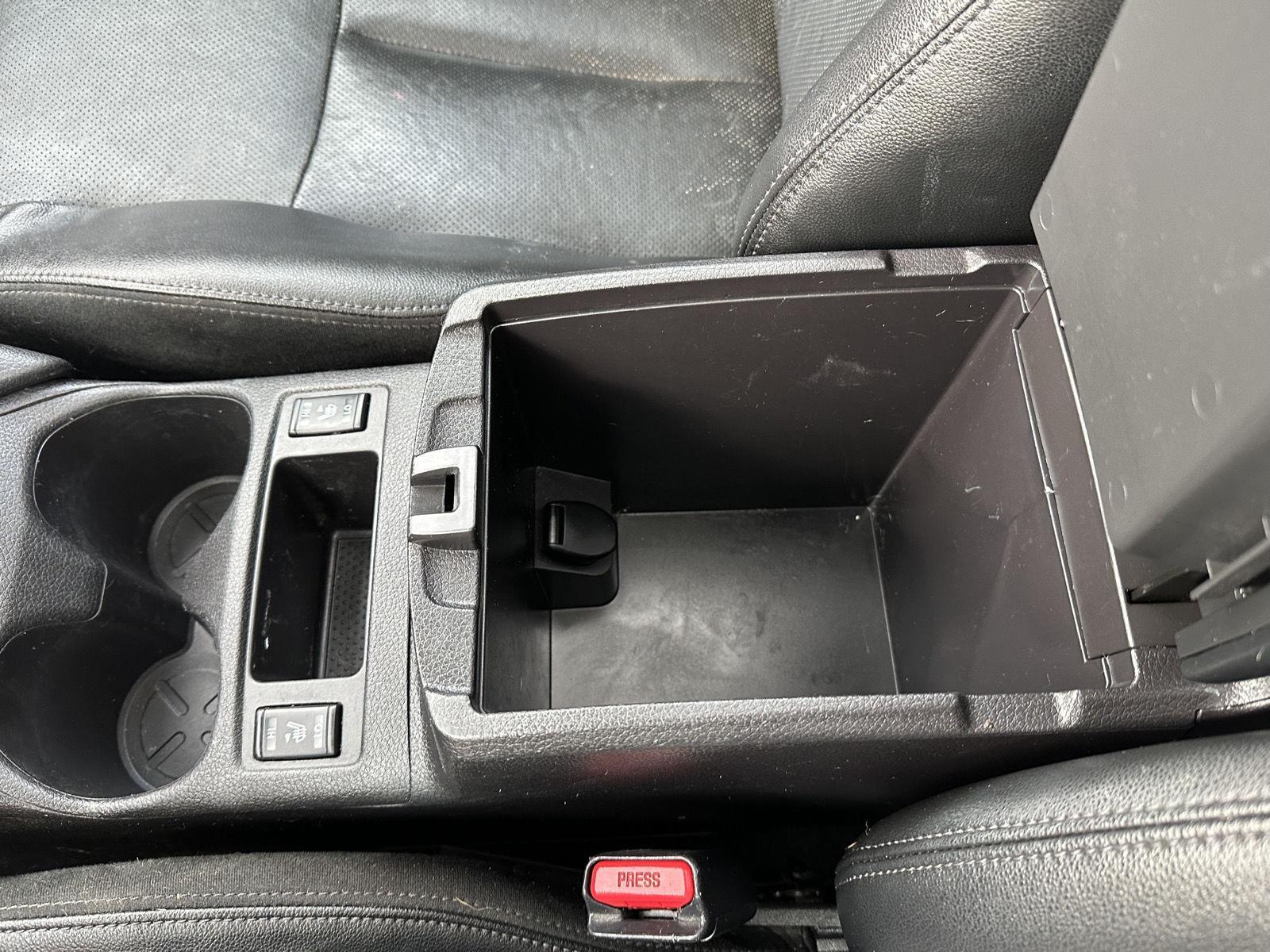 Vehicle photo 32