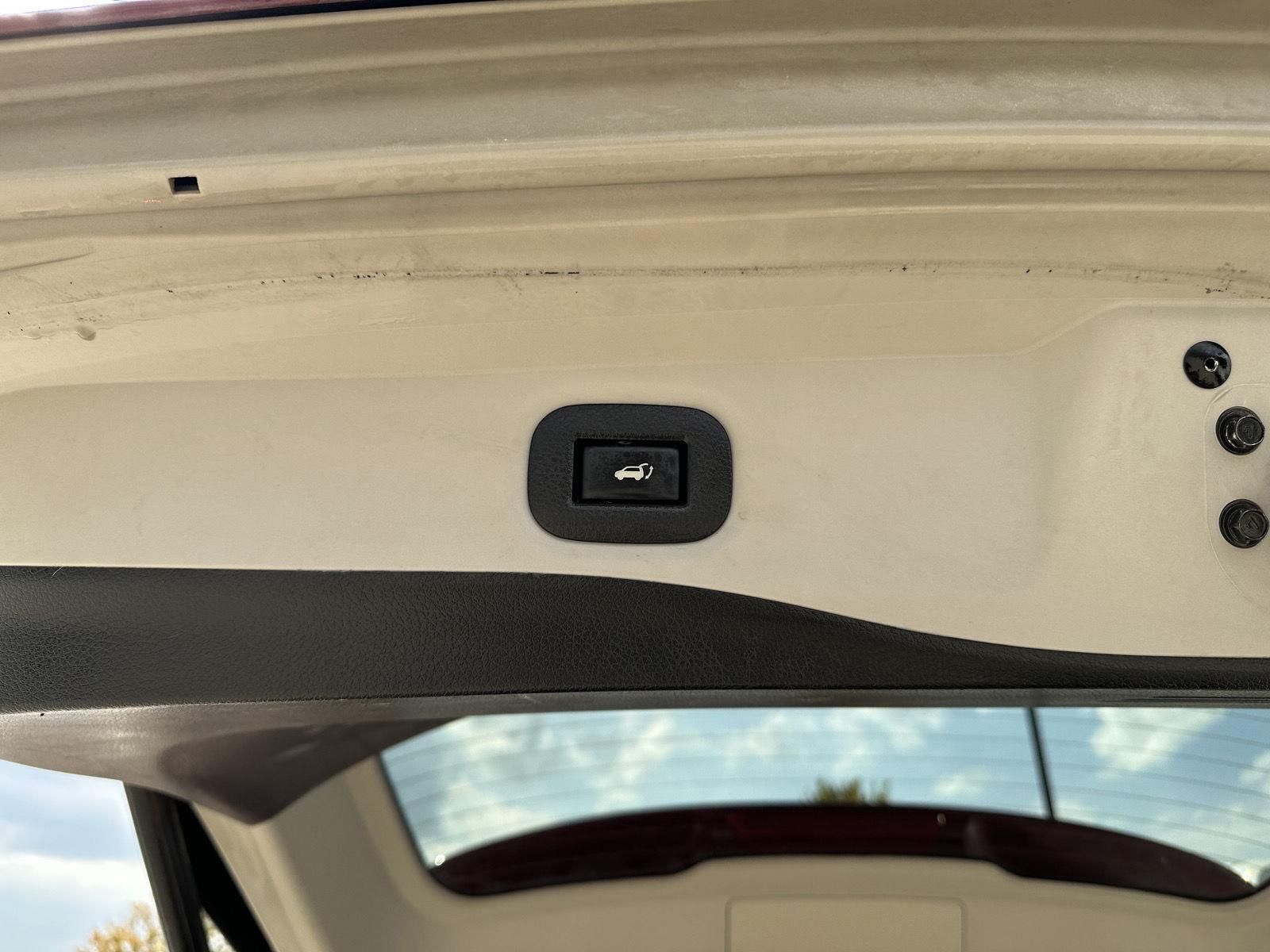 Vehicle photo 37