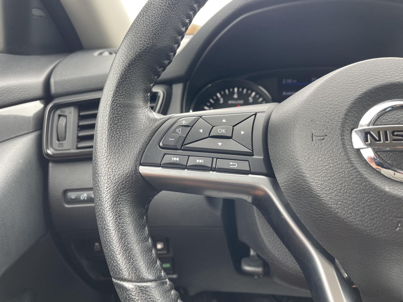Vehicle photo 13