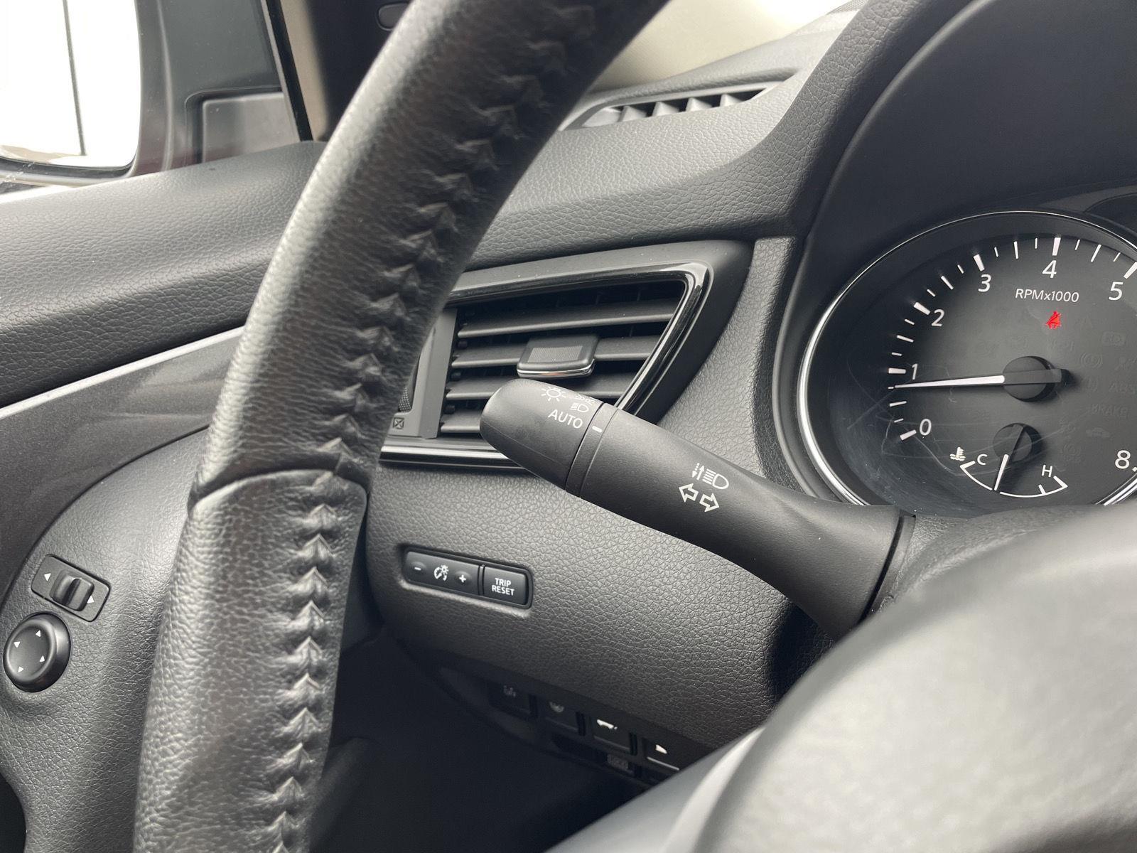 Vehicle photo 16
