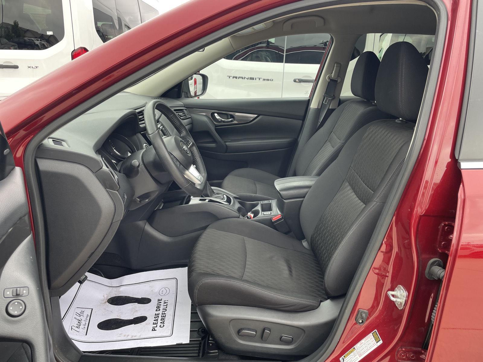 Vehicle photo 17