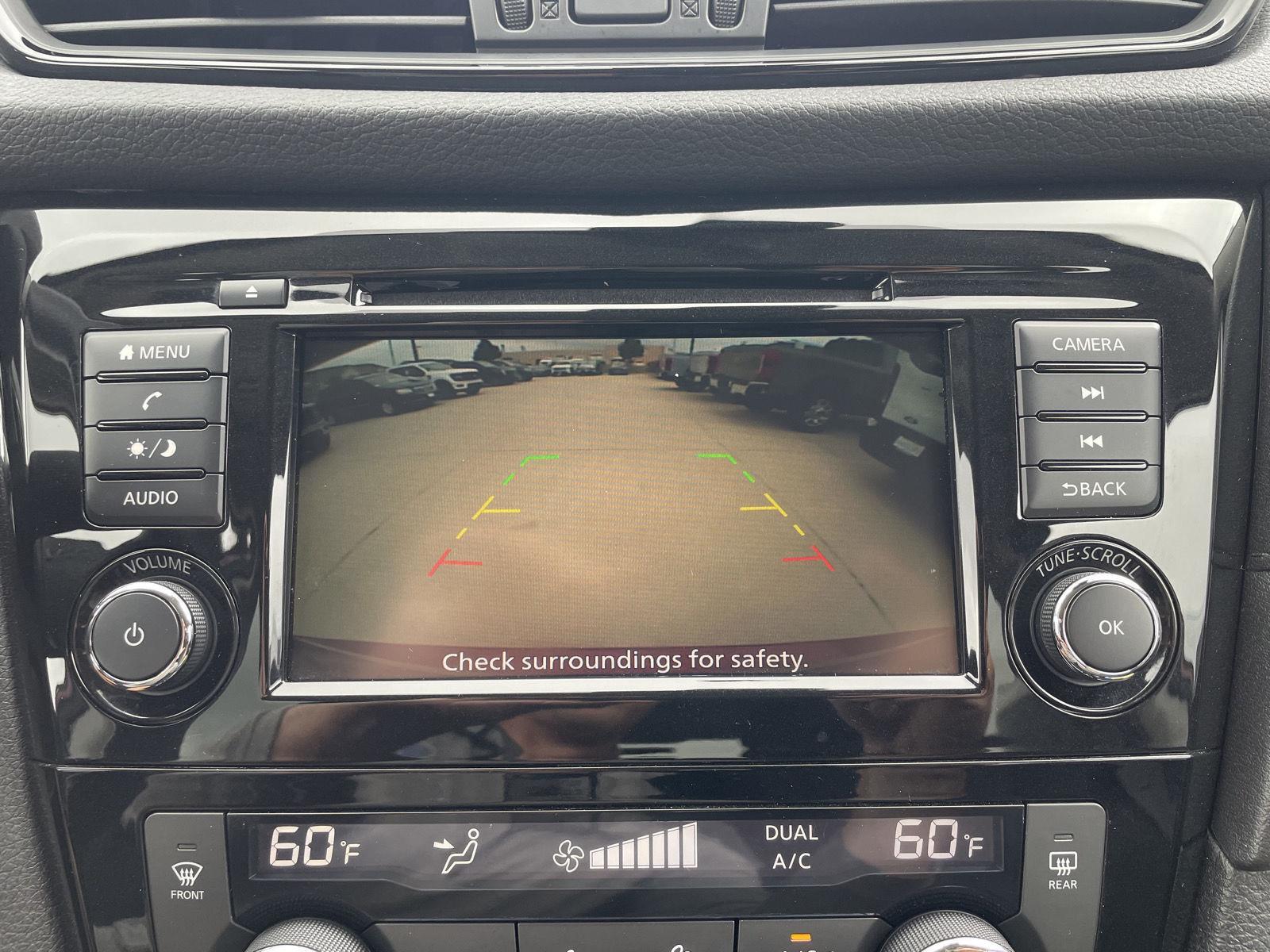 Vehicle photo 23