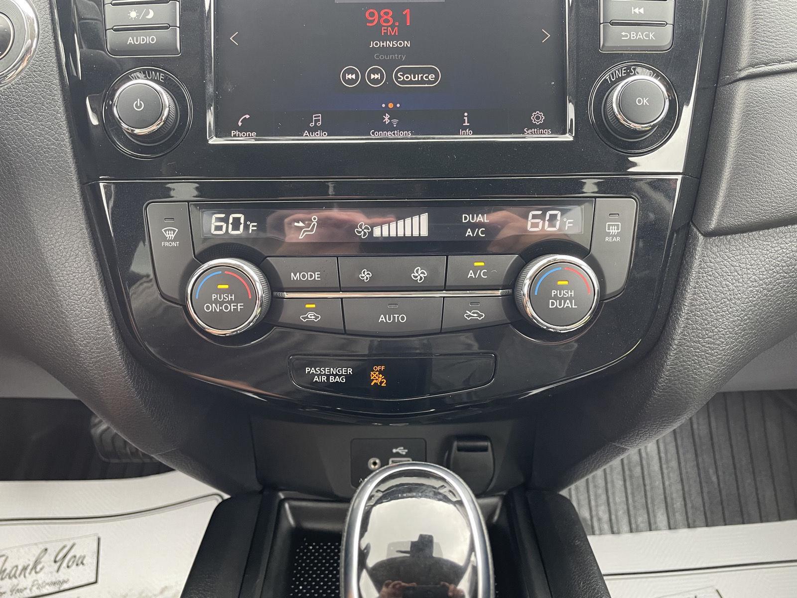 Vehicle photo 25