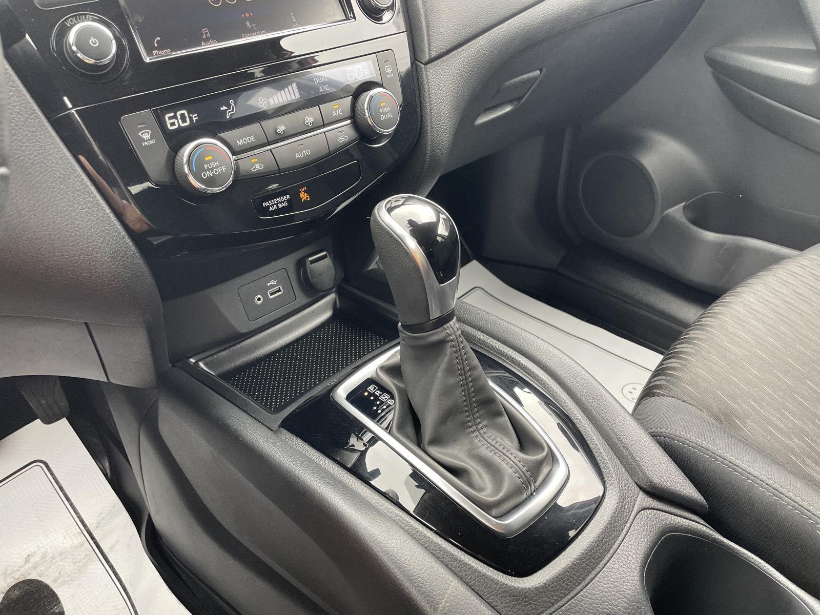 Vehicle photo 29