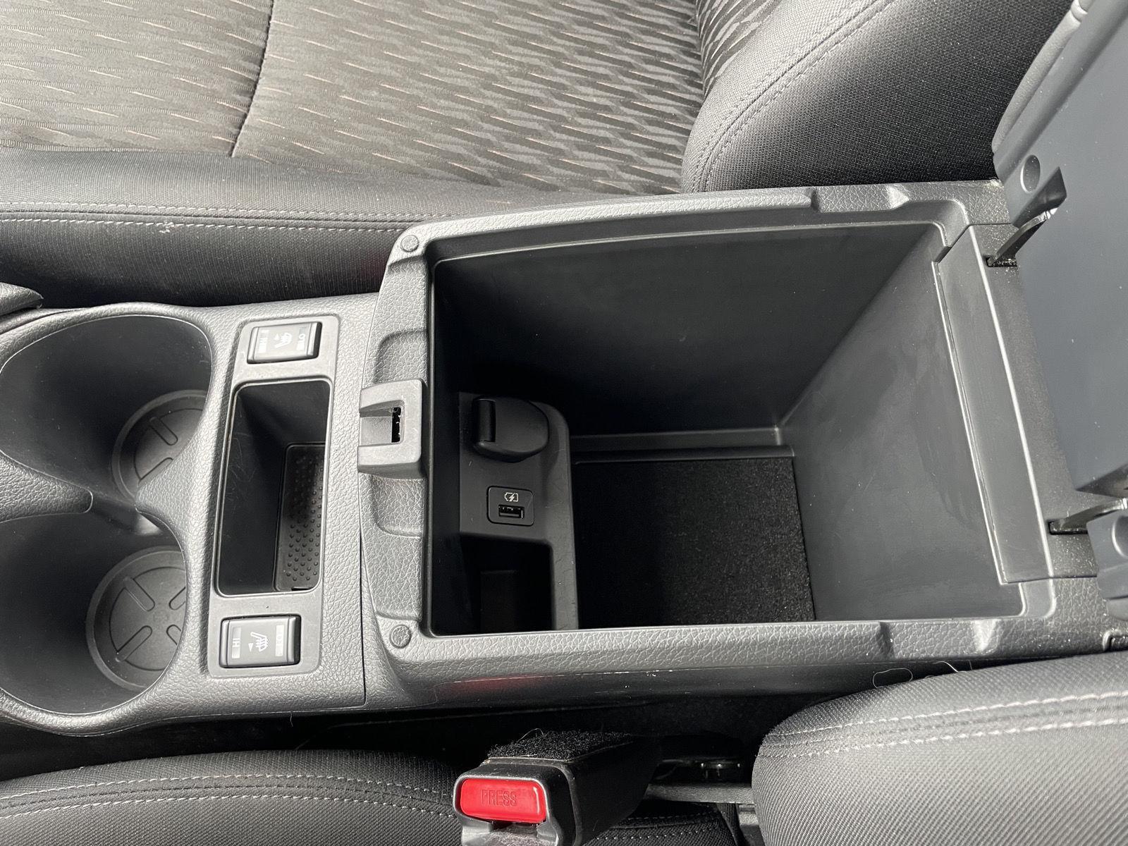 Vehicle photo 30