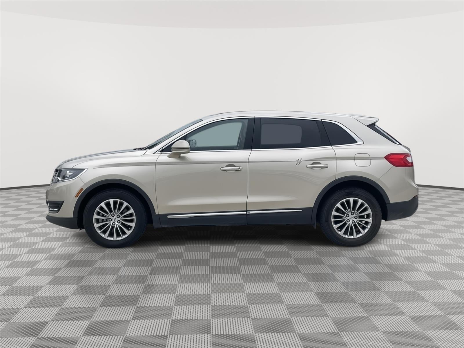 Vehicle photo 2