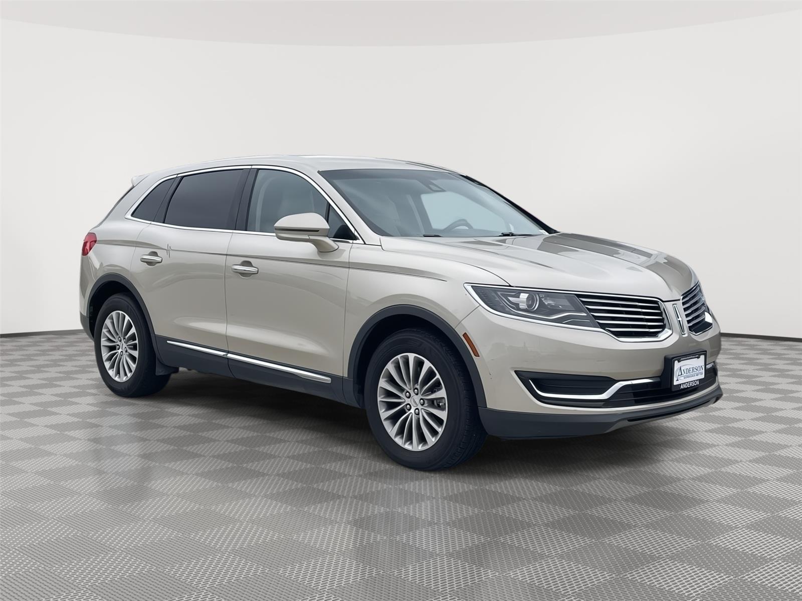 Vehicle photo 5
