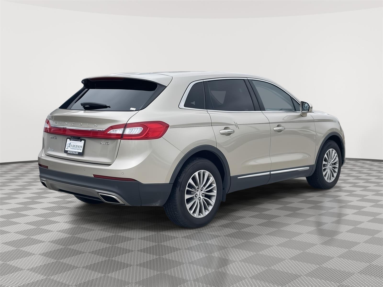 Vehicle photo 7