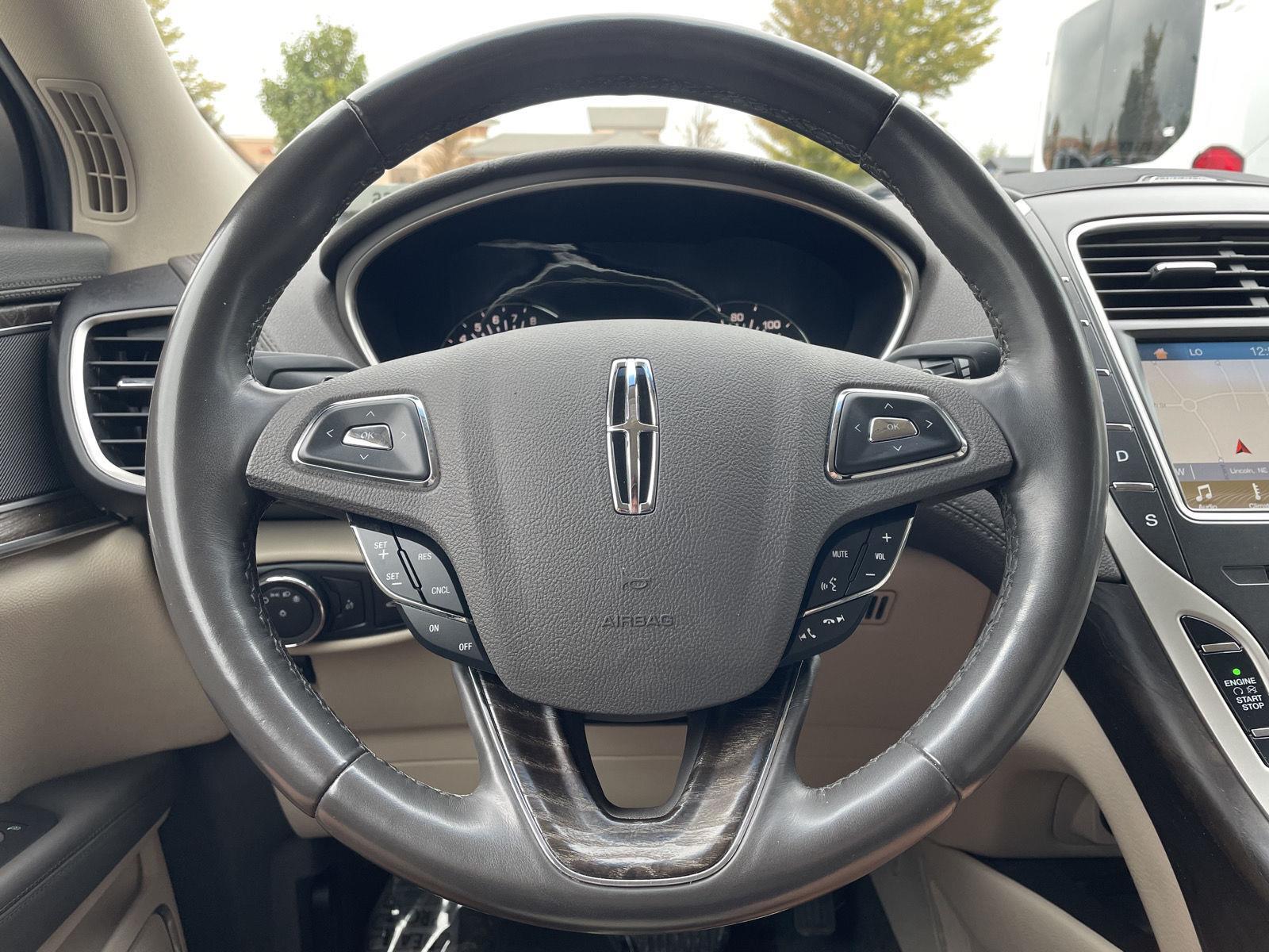 Vehicle photo 12