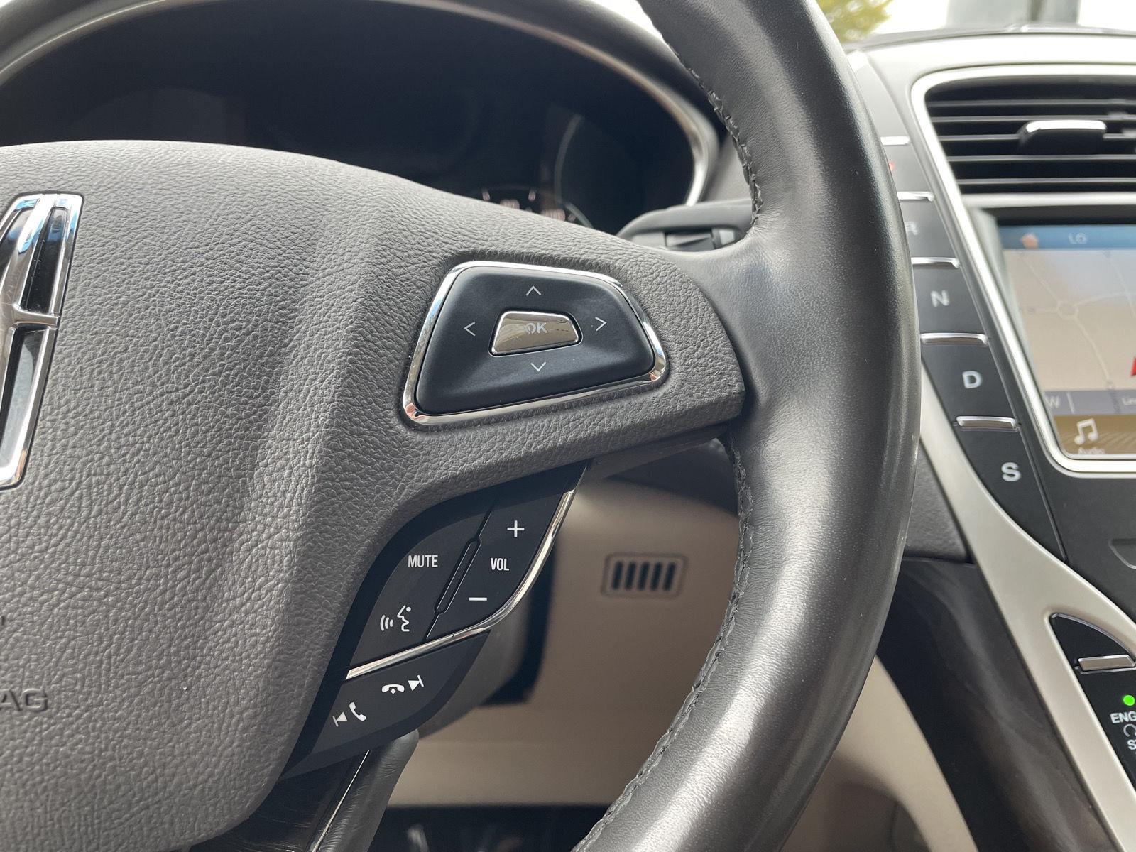 Vehicle photo 14