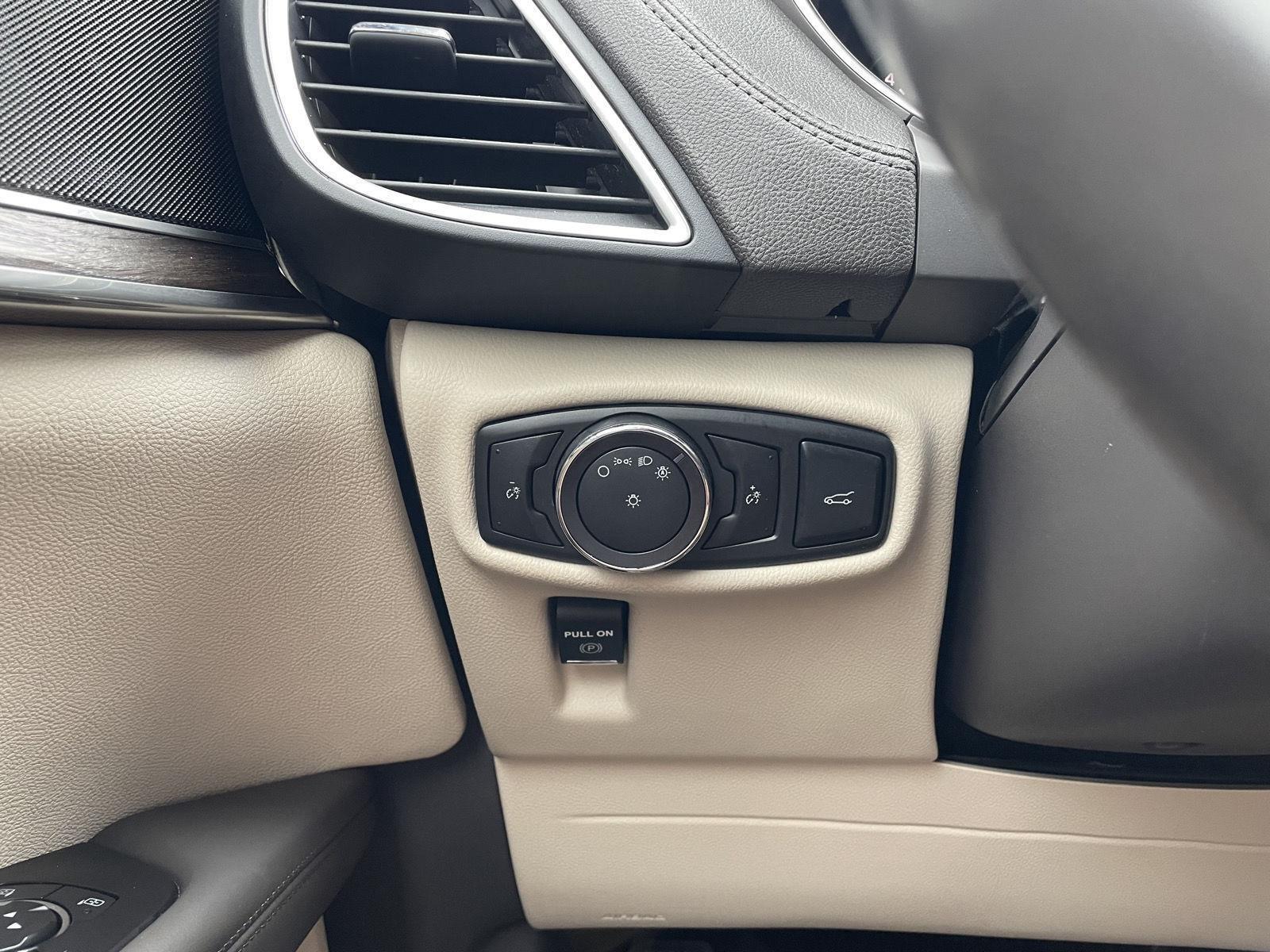 Vehicle photo 16