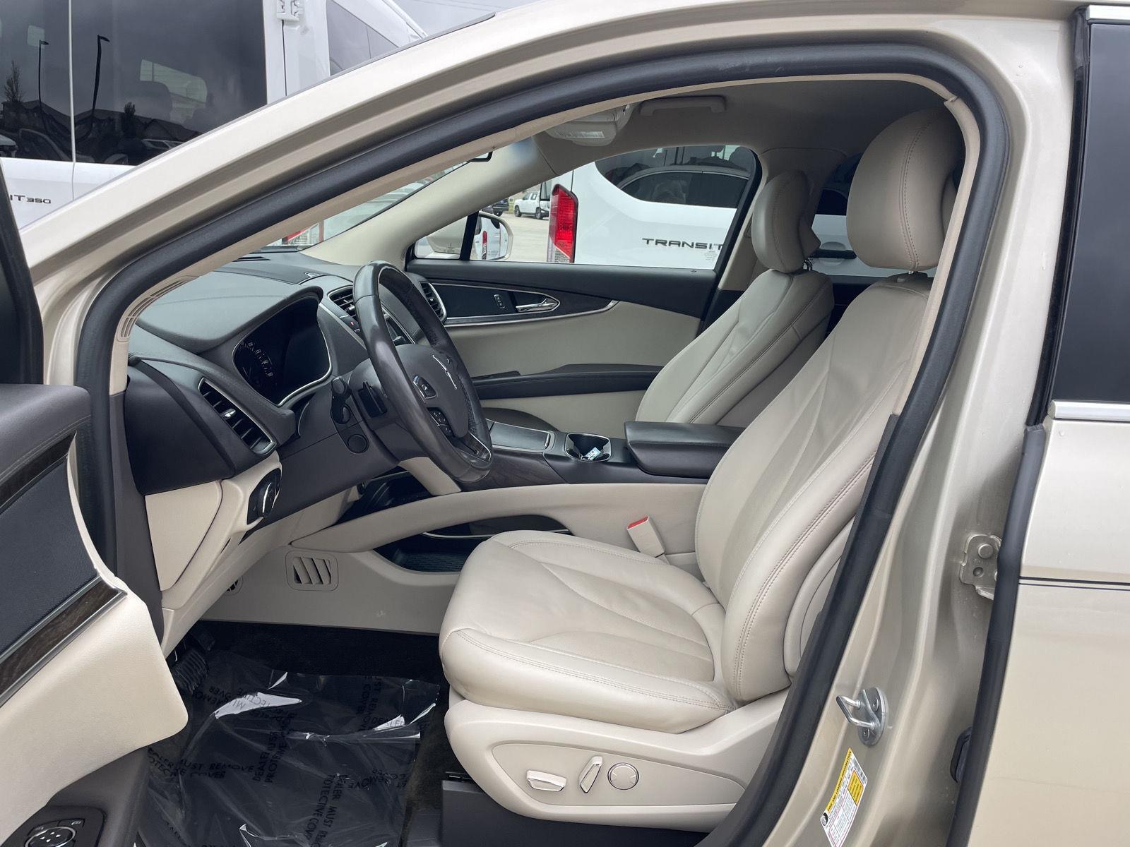 Vehicle photo 17