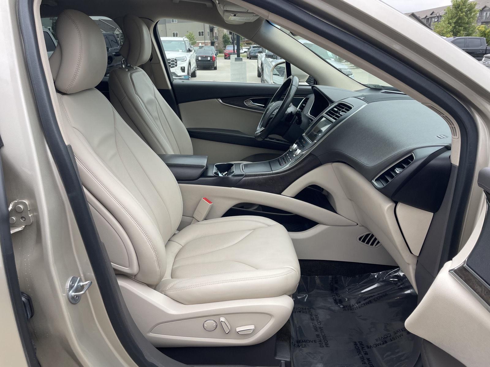 Vehicle photo 19