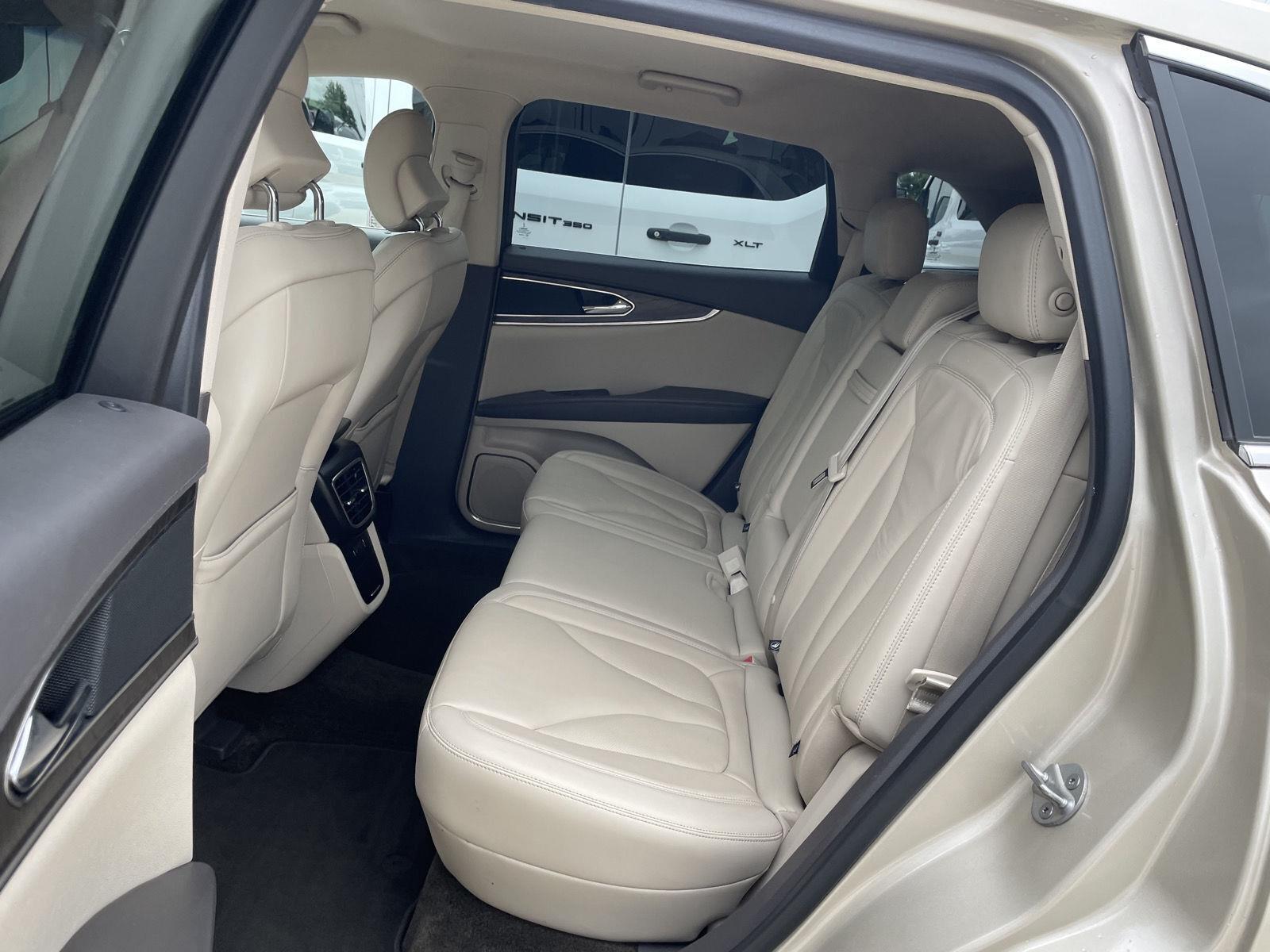 Vehicle photo 20