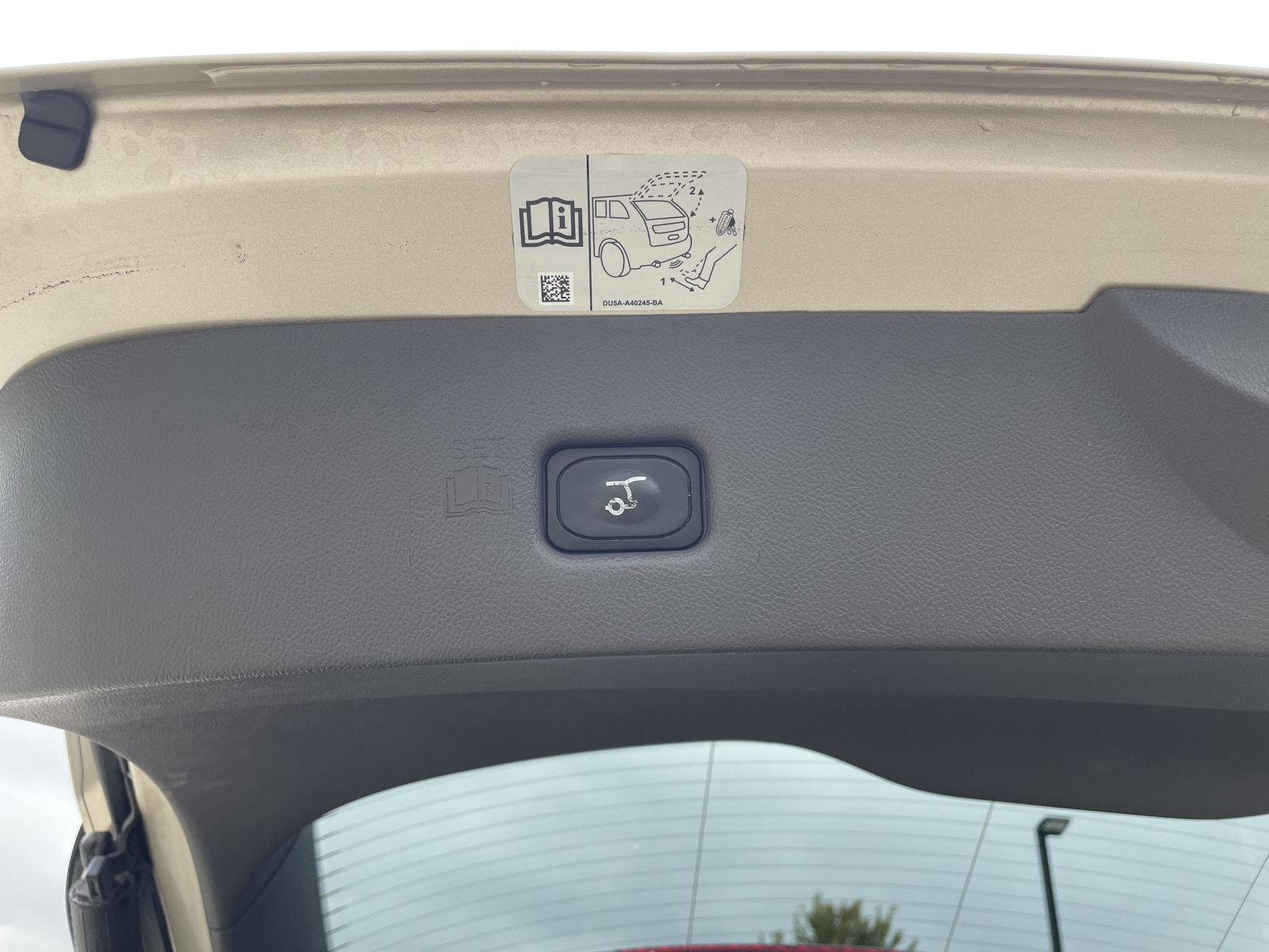 Vehicle photo 37