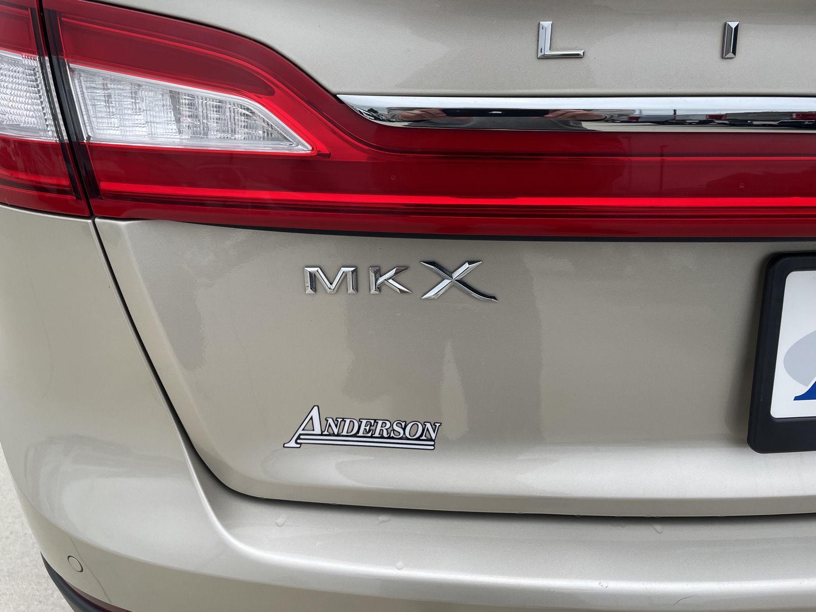 Vehicle photo 38