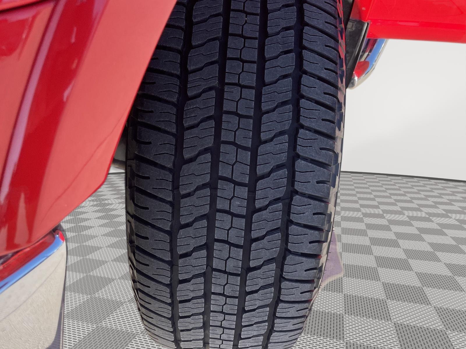 Vehicle photo 11