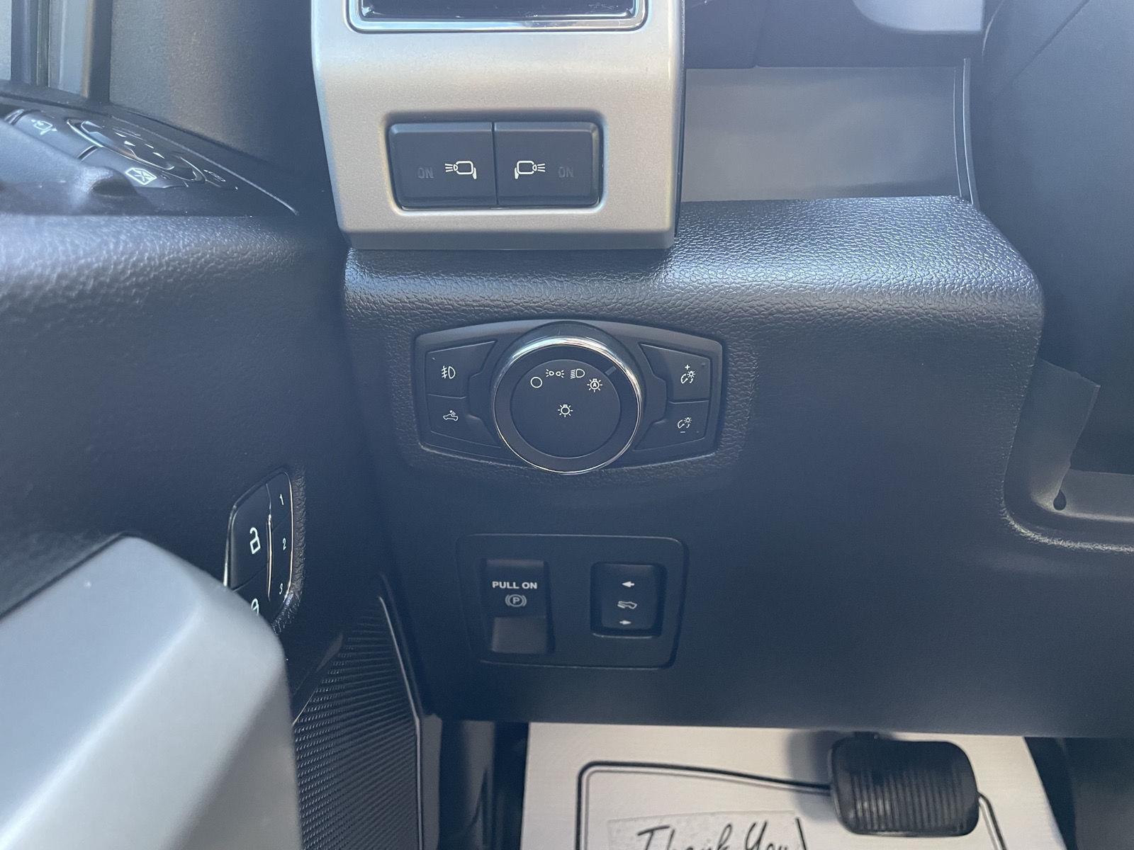 Vehicle photo 16