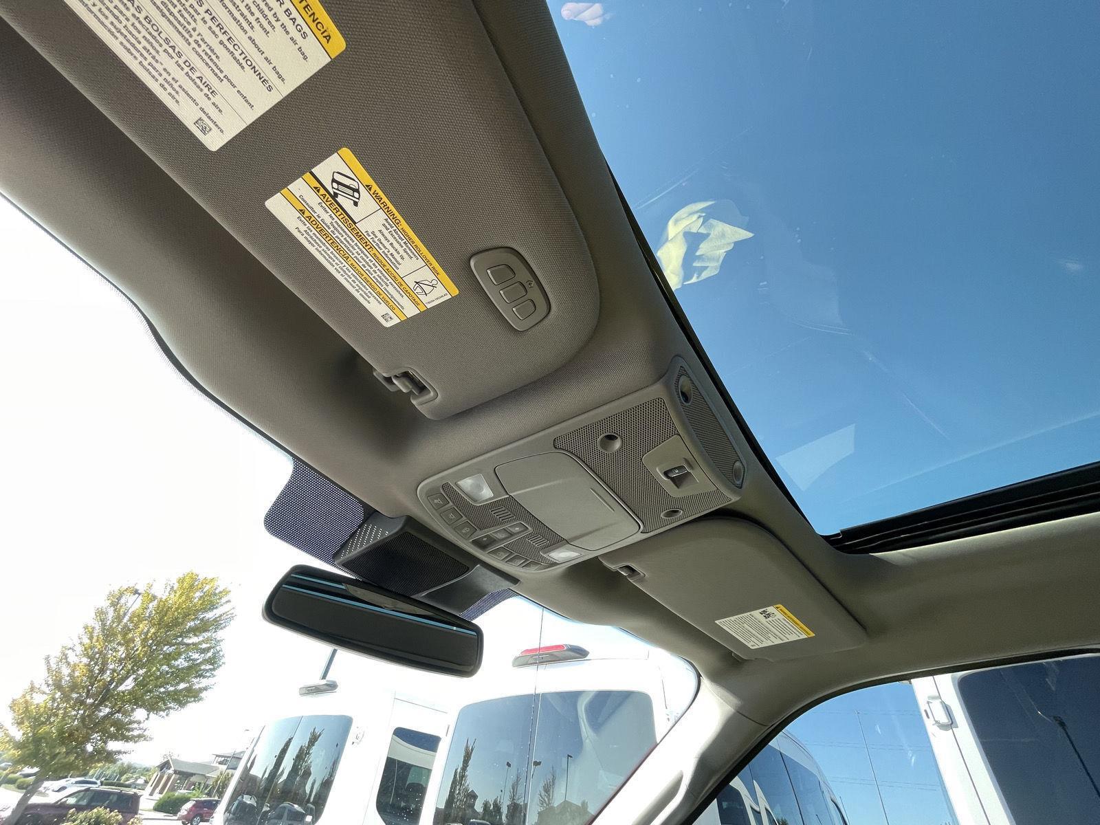 Vehicle photo 22