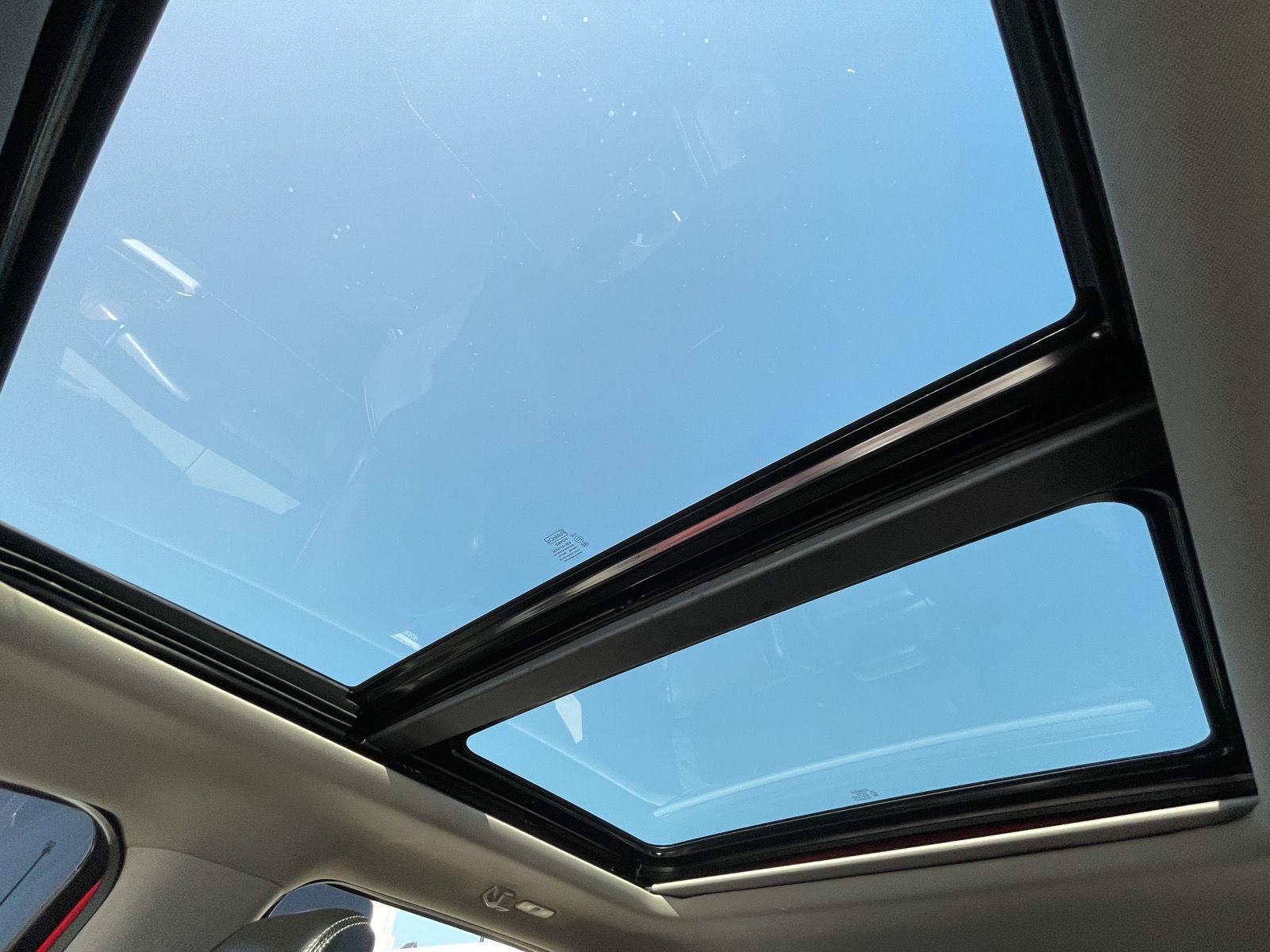 Vehicle photo 23