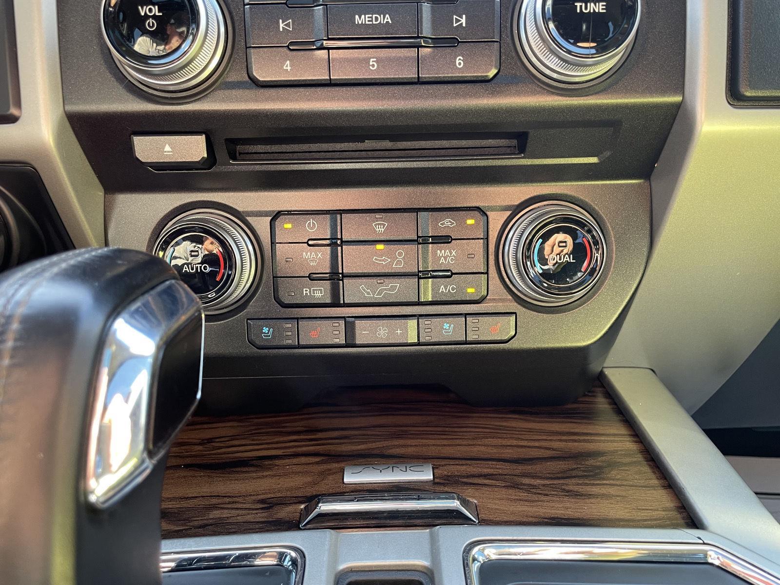 Vehicle photo 30