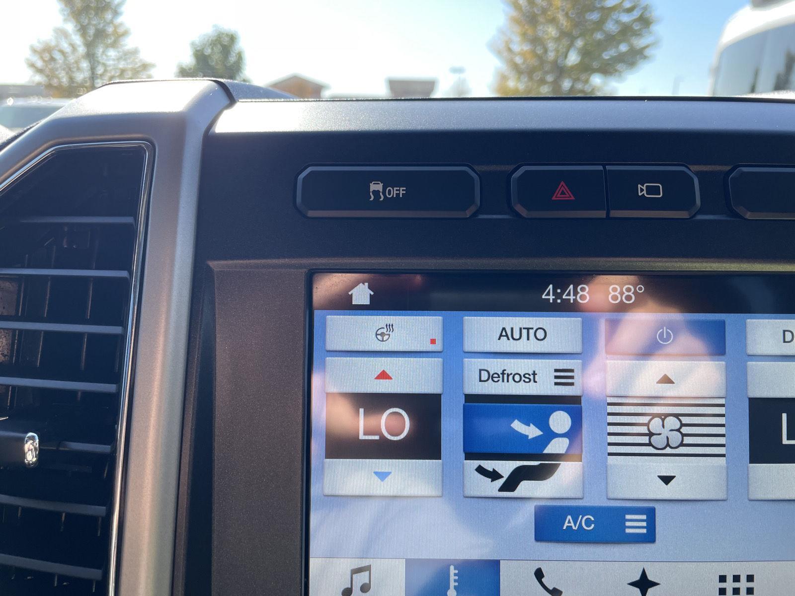 Vehicle photo 33