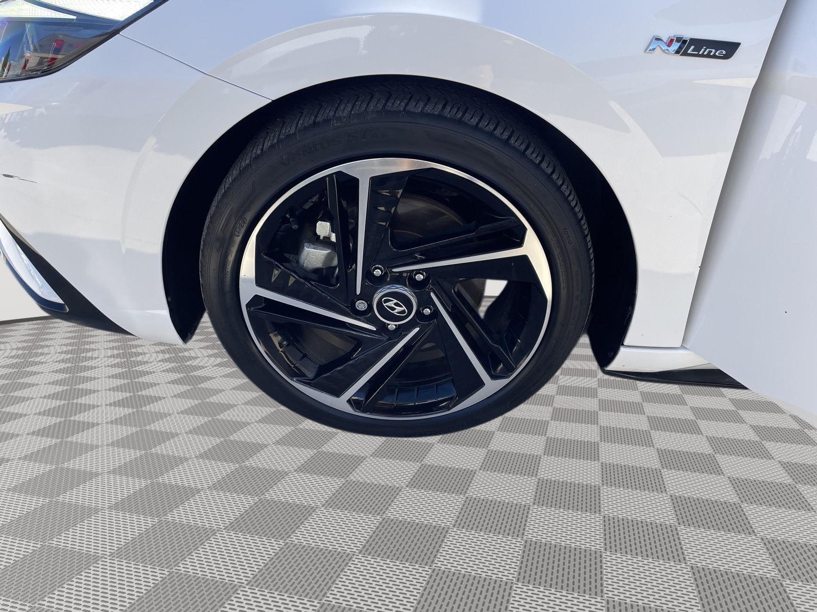 Vehicle photo 10