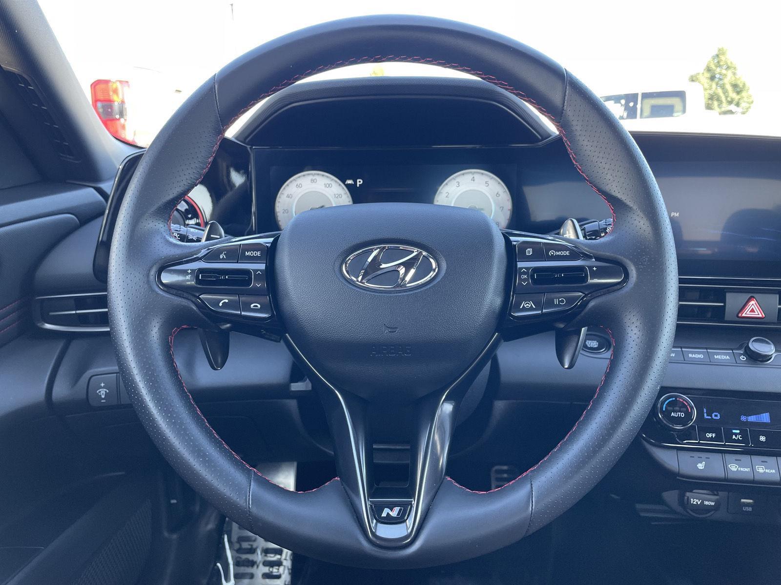 Vehicle photo 12