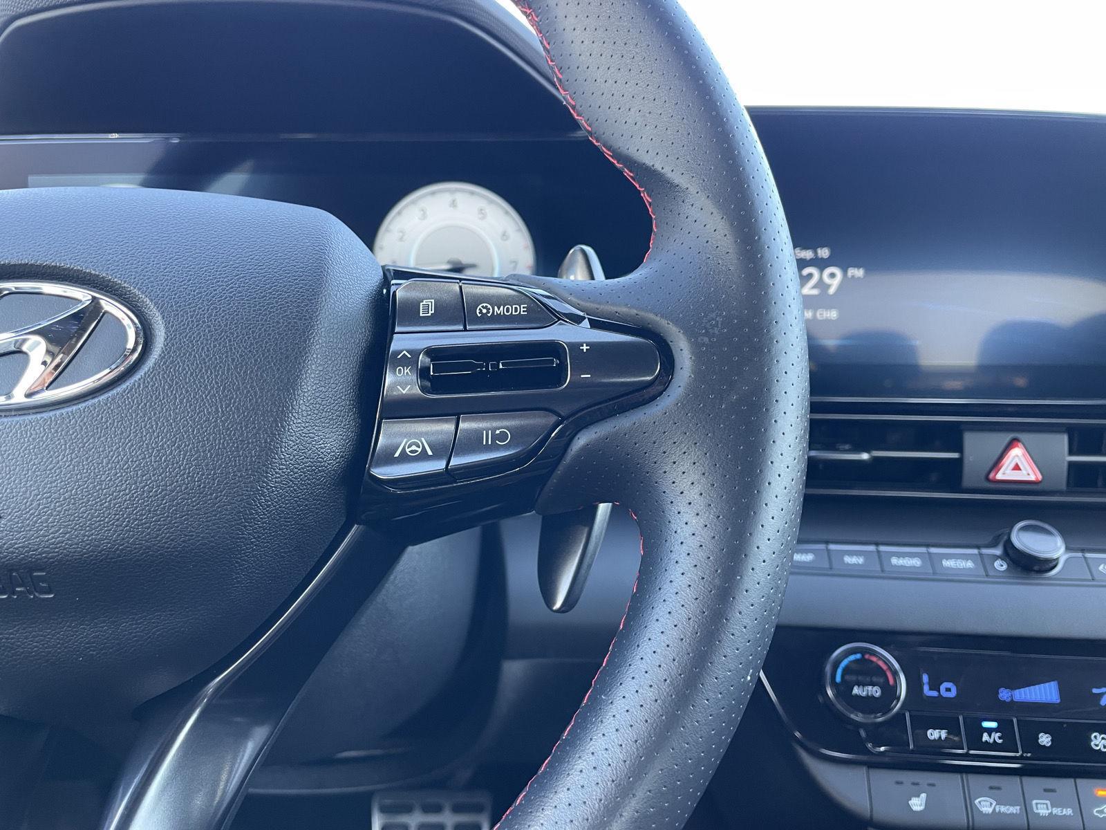 Vehicle photo 14
