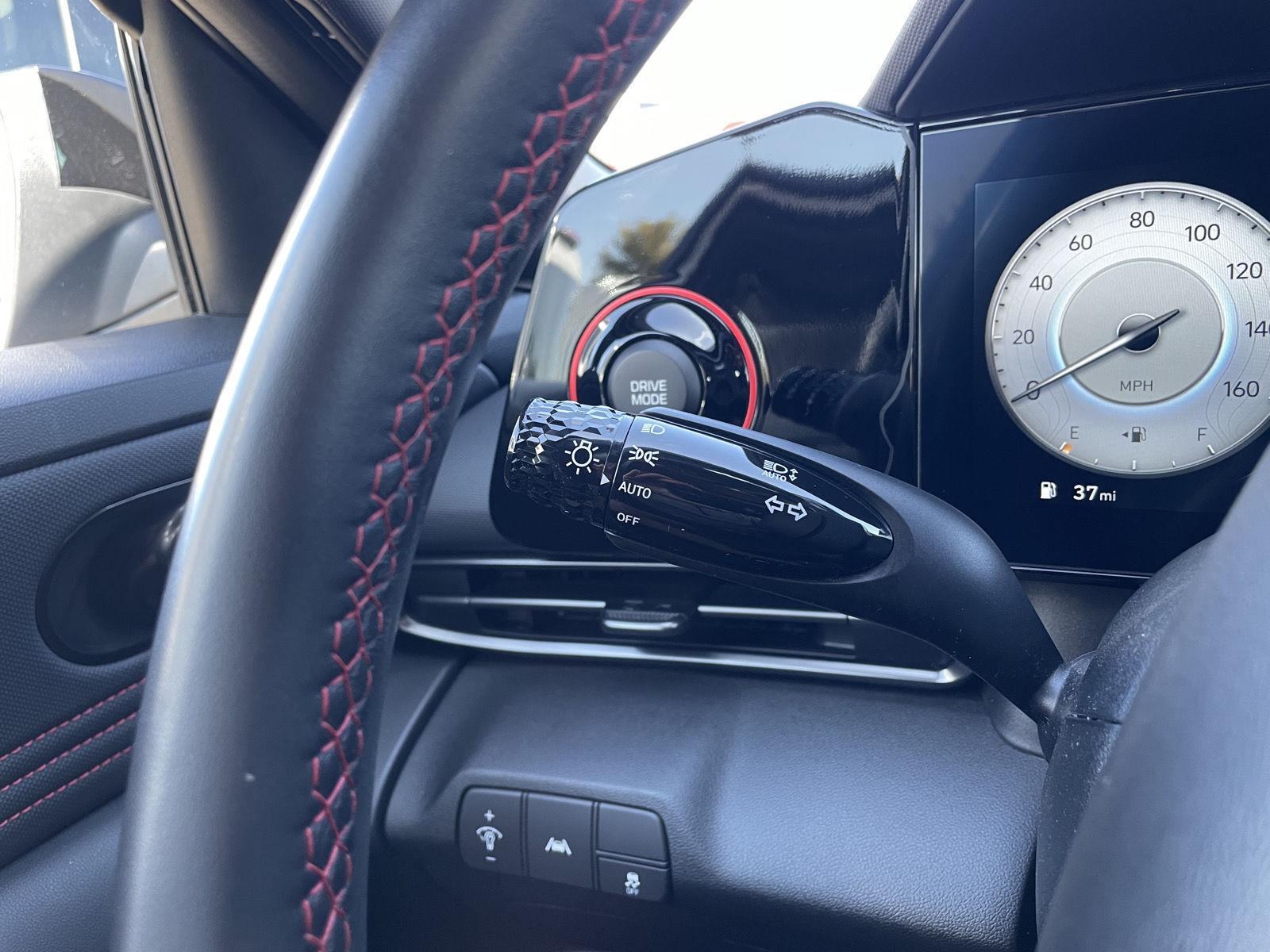 Vehicle photo 16