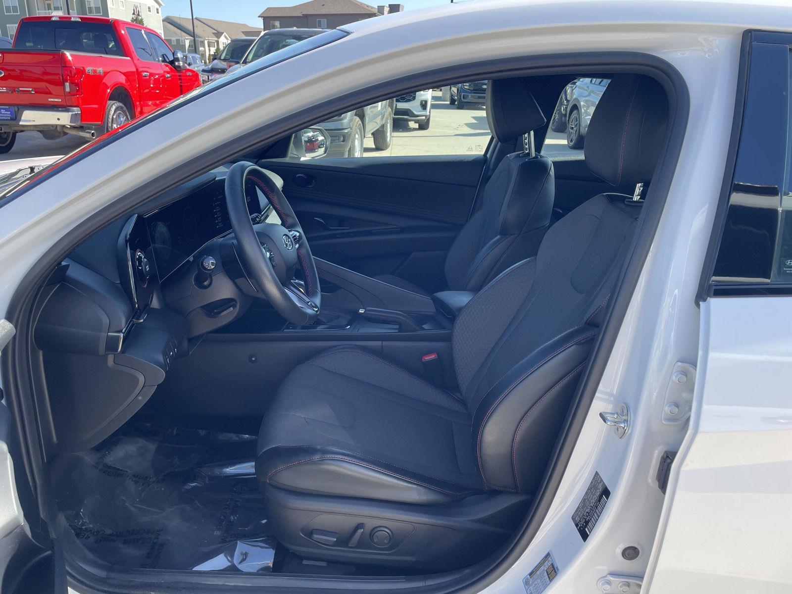 Vehicle photo 17