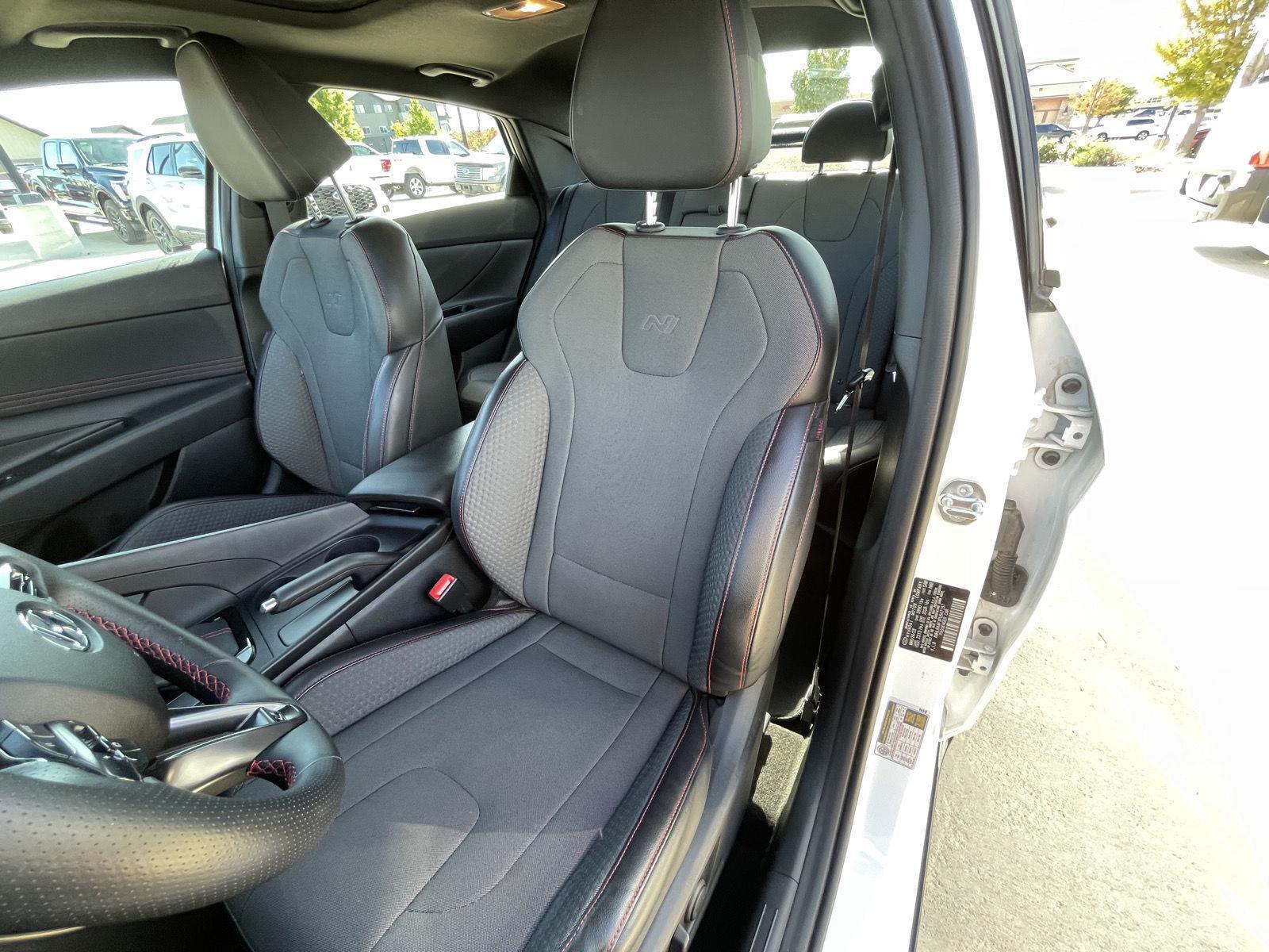 Vehicle photo 18