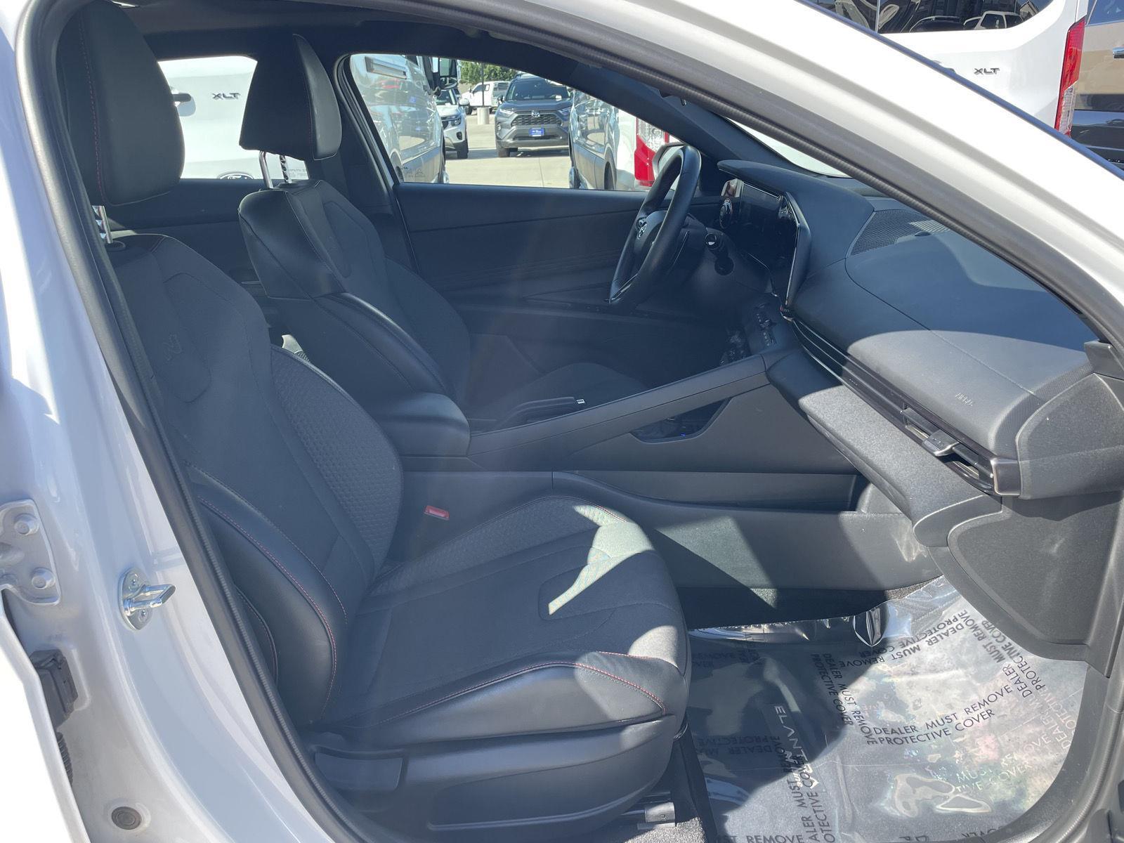 Vehicle photo 19